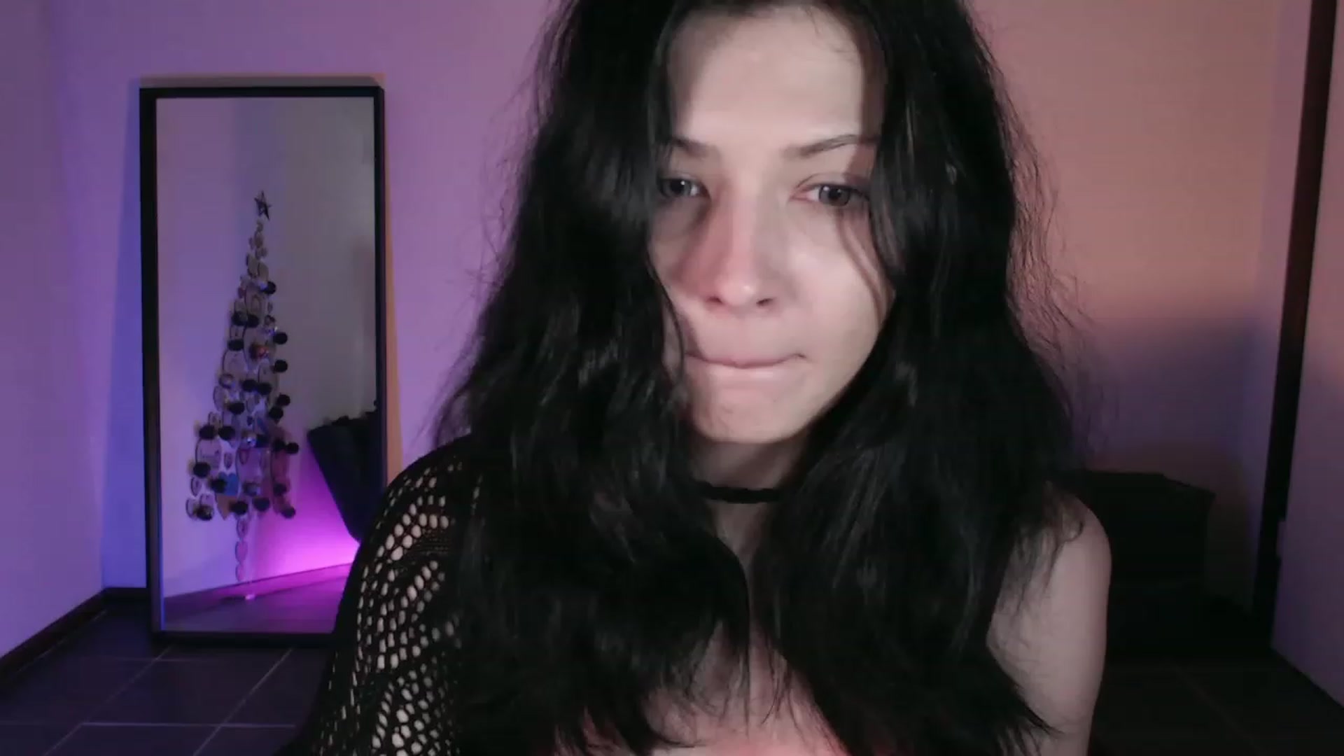 Gallery image thumbnail from RoomToAvoid's myfreecams stream on, 12/11/2023, 02:01 image 3 of 20