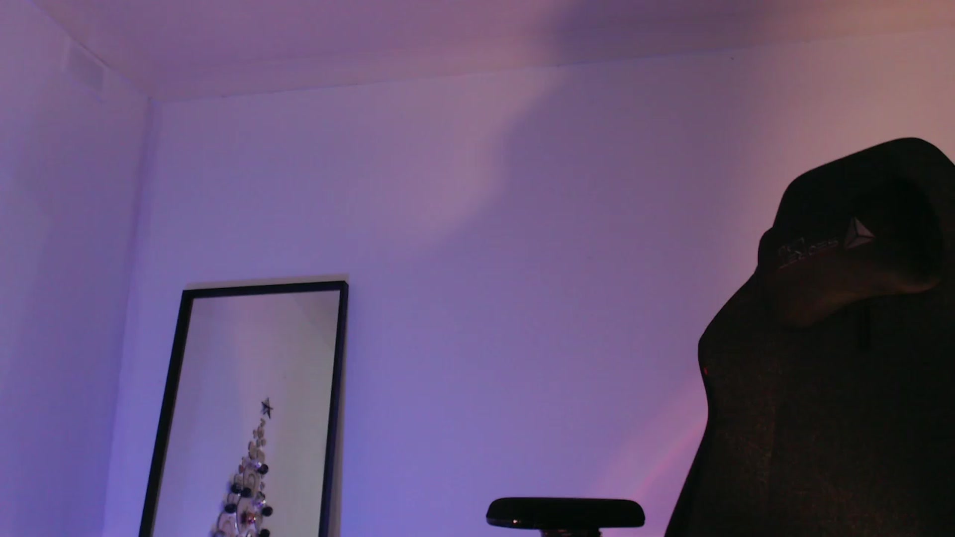 Gallery image thumbnail from RoomToAvoid's myfreecams stream on, 12/11/2023, 02:48 image 1 of 20