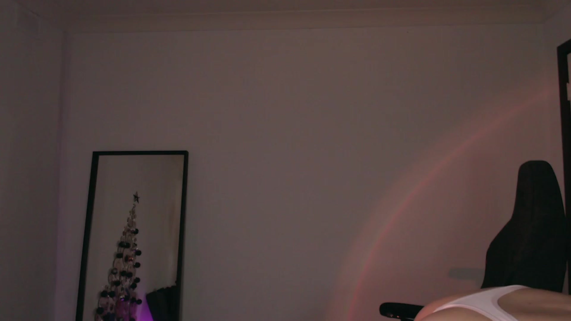 Gallery image thumbnail from RoomToAvoid's myfreecams stream on, 12/11/2023, 05:15 image 10 of 20