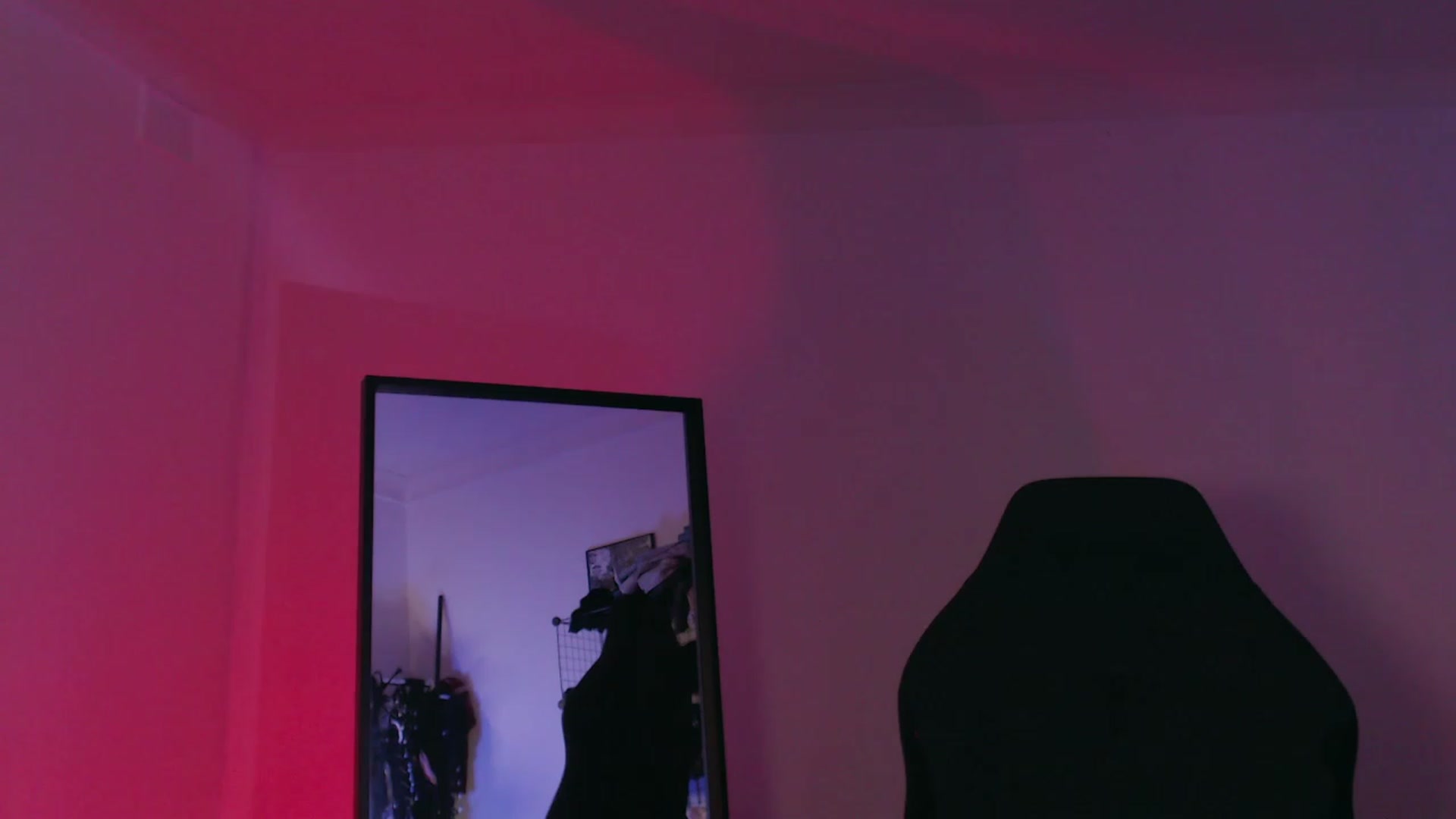 Gallery image thumbnail from RoomToAvoid's myfreecams stream on, 12/11/2023, 07:21 image 15 of 20