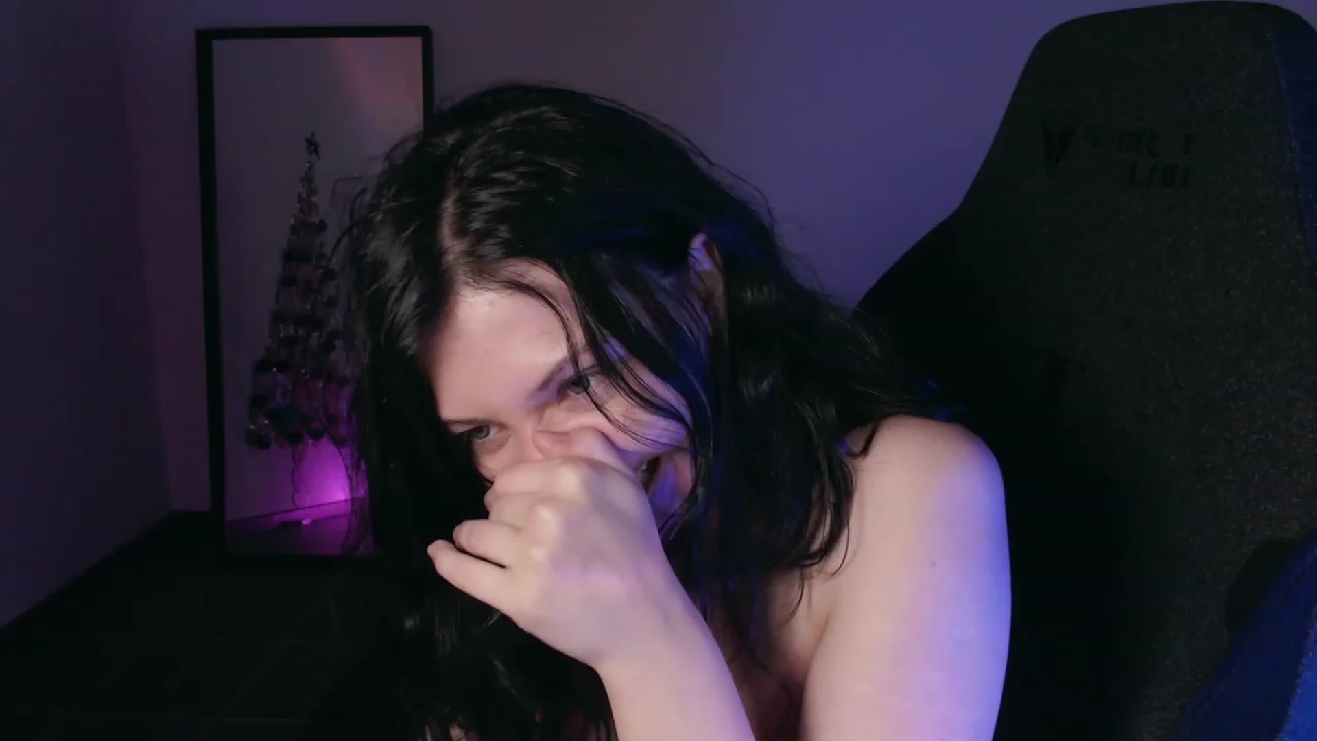 Gallery image thumbnail from RoomToAvoid's myfreecams stream on, 12/11/2023, 07:21 image 7 of 20