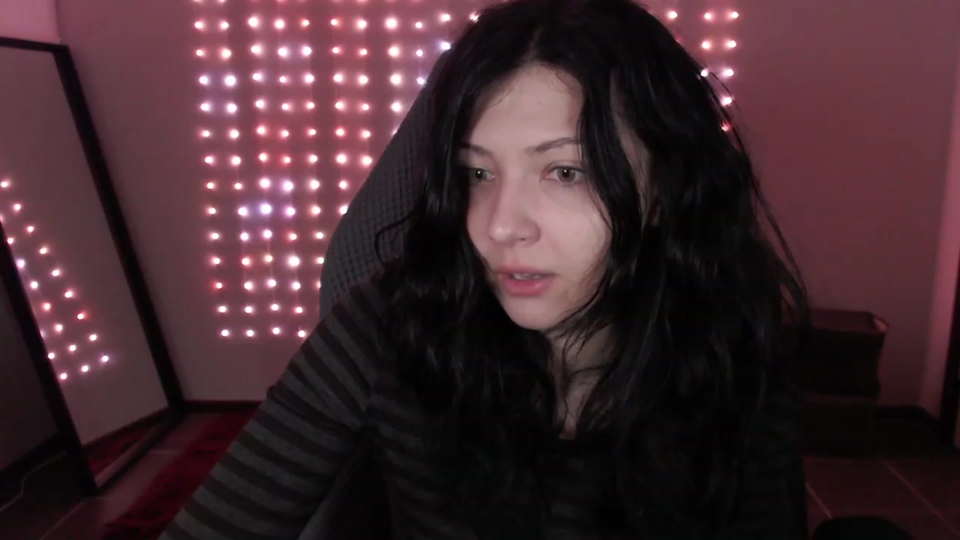 Gallery image thumbnail from RoomToAvoid's myfreecams stream on, 12/13/2023, 24:01 image 10 of 20