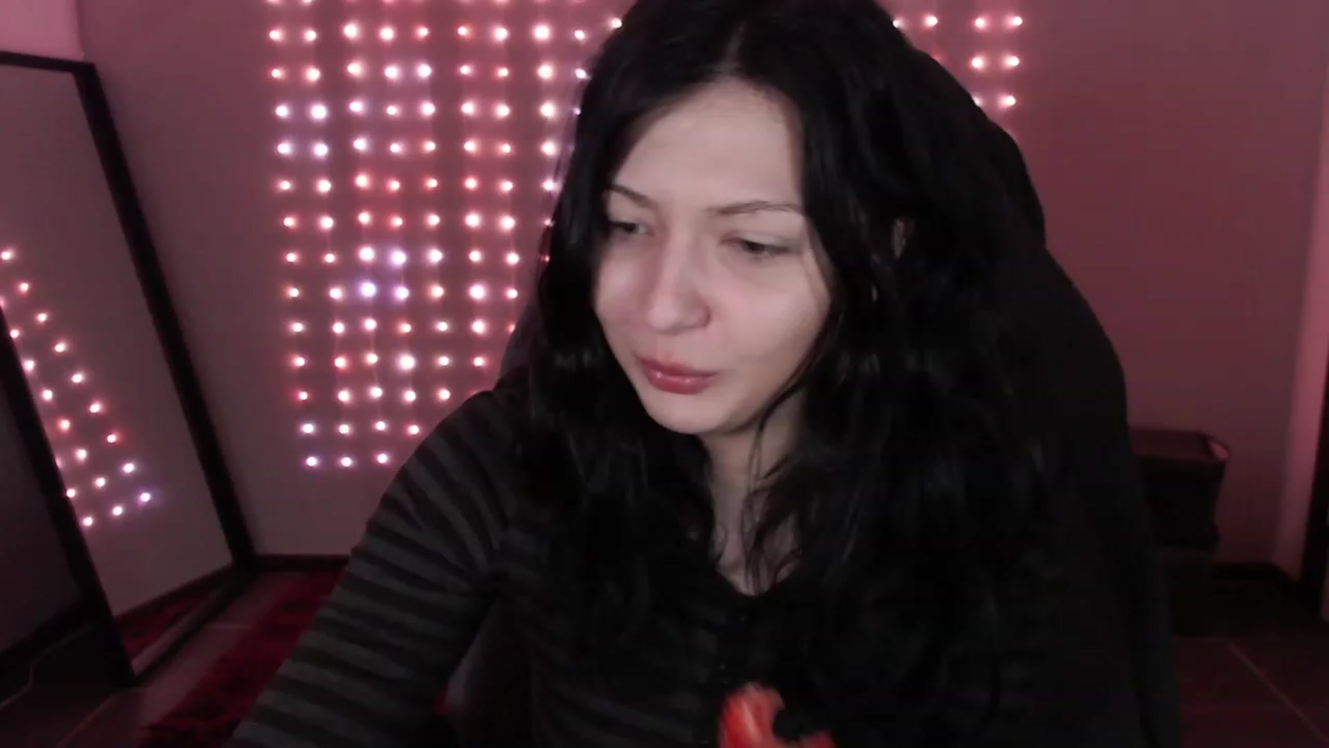 Gallery image thumbnail from RoomToAvoid's myfreecams stream on, 12/13/2023, 24:01 image 18 of 20