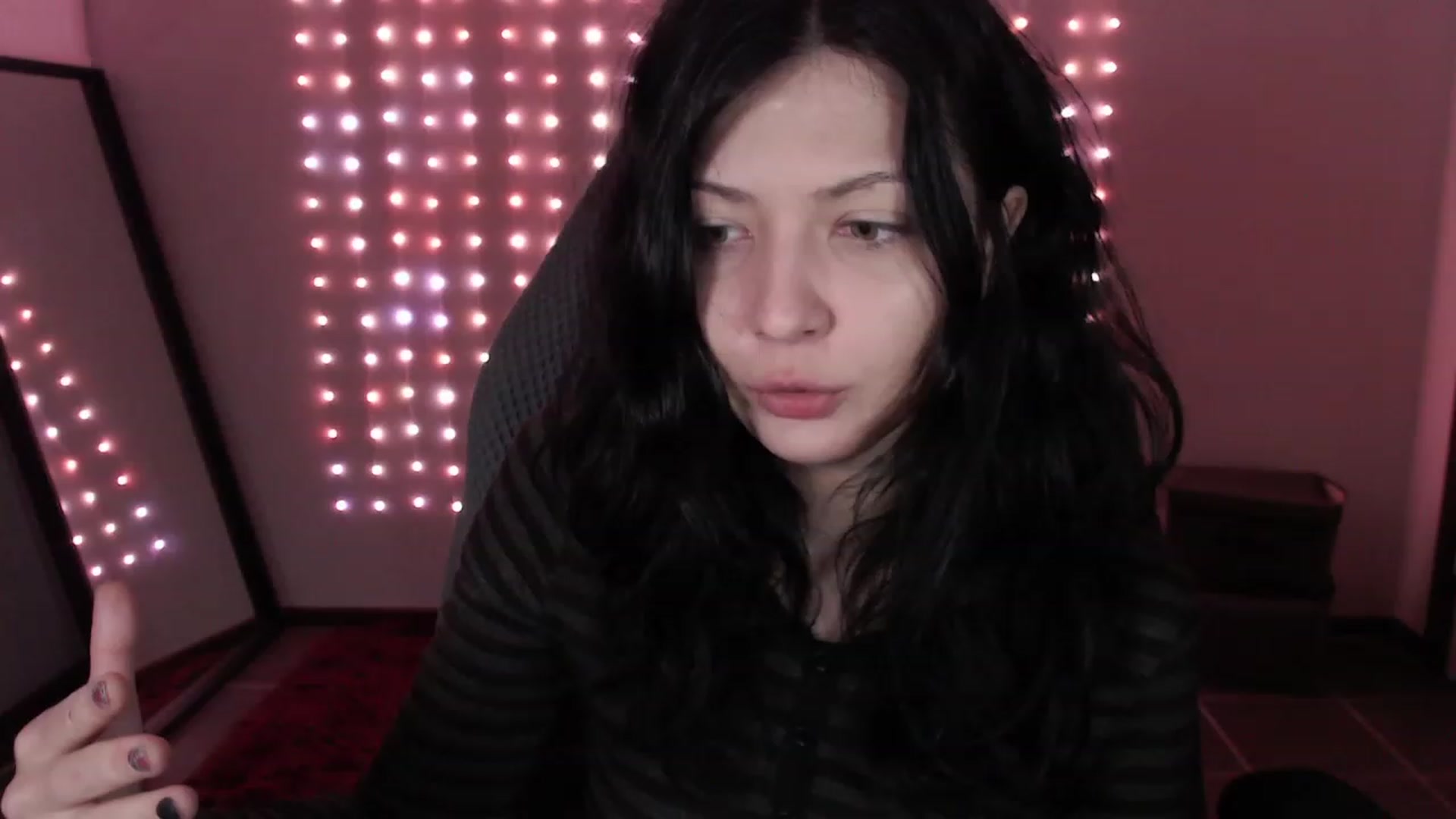 Gallery image thumbnail from RoomToAvoid's myfreecams stream on, 12/13/2023, 24:01 image 12 of 20