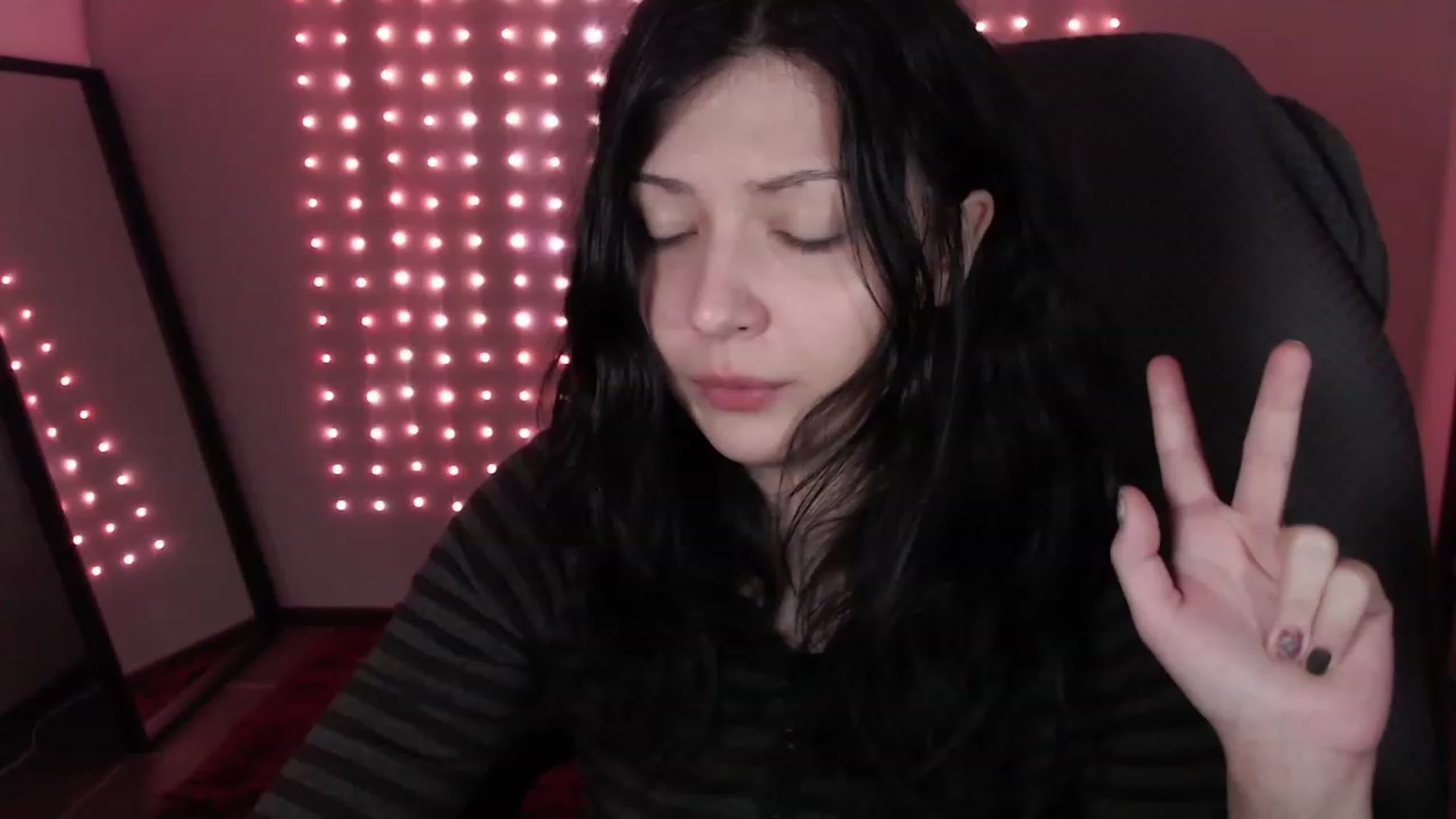 Gallery image thumbnail from RoomToAvoid's myfreecams stream on, 12/13/2023, 24:01 image 19 of 20
