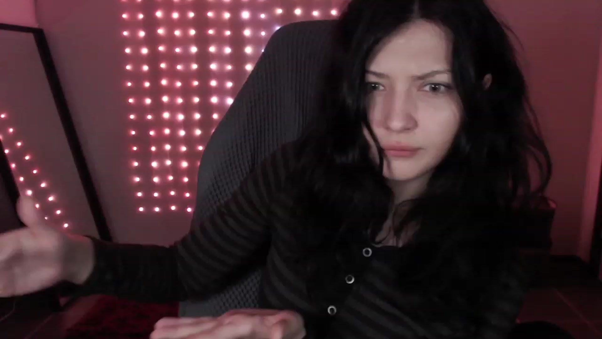 Gallery image thumbnail from RoomToAvoid's myfreecams stream on, 12/13/2023, 24:01 image 11 of 20