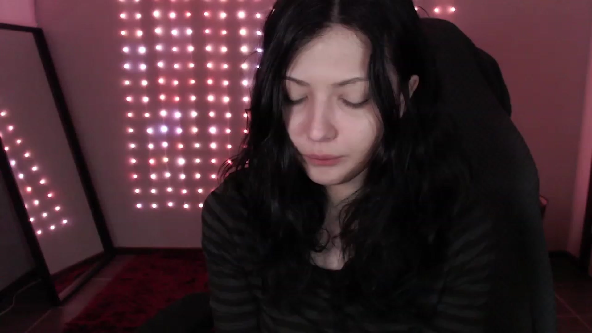 Gallery image thumbnail from RoomToAvoid's myfreecams stream on, 12/13/2023, 24:01 image 6 of 20