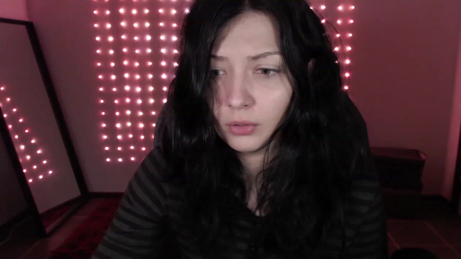 Gallery image thumbnail from RoomToAvoid's myfreecams stream on, 12/13/2023, 24:01 image 17 of 20