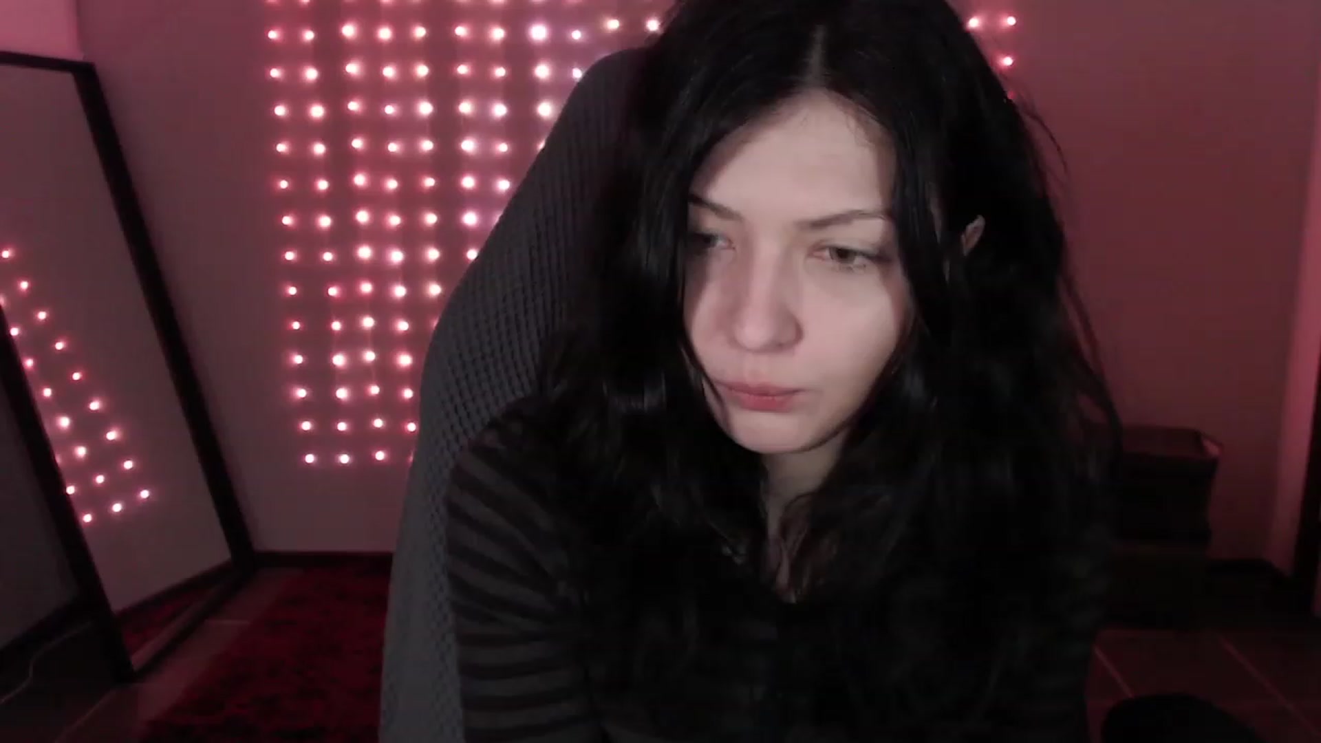 Gallery image thumbnail from RoomToAvoid's myfreecams stream on, 12/13/2023, 24:01 image 13 of 20