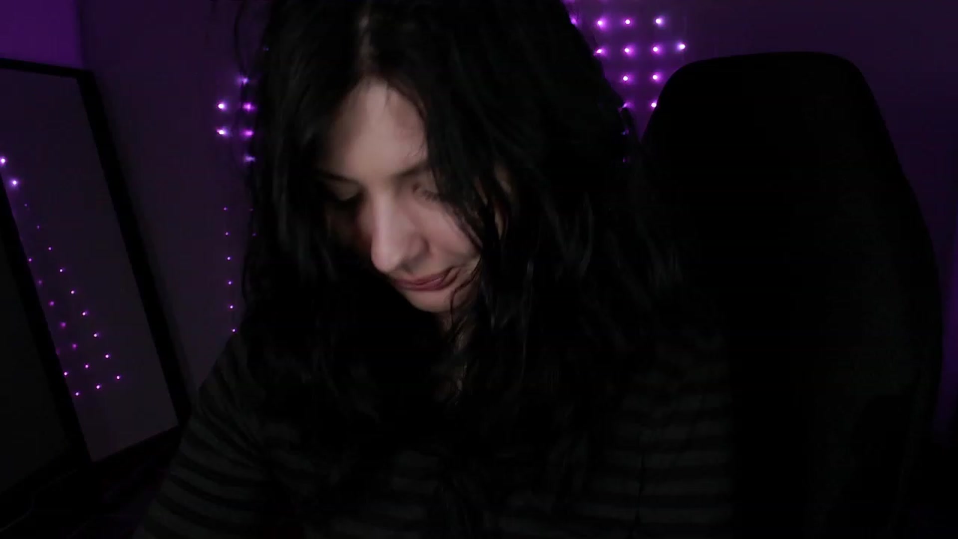 Gallery image thumbnail from RoomToAvoid's myfreecams stream on, 12/13/2023, 03:05 image 6 of 20