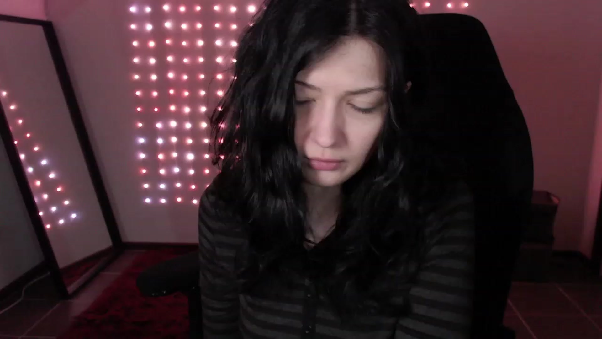 Gallery image thumbnail from RoomToAvoid's myfreecams stream on, 12/13/2023, 03:05 image 2 of 20