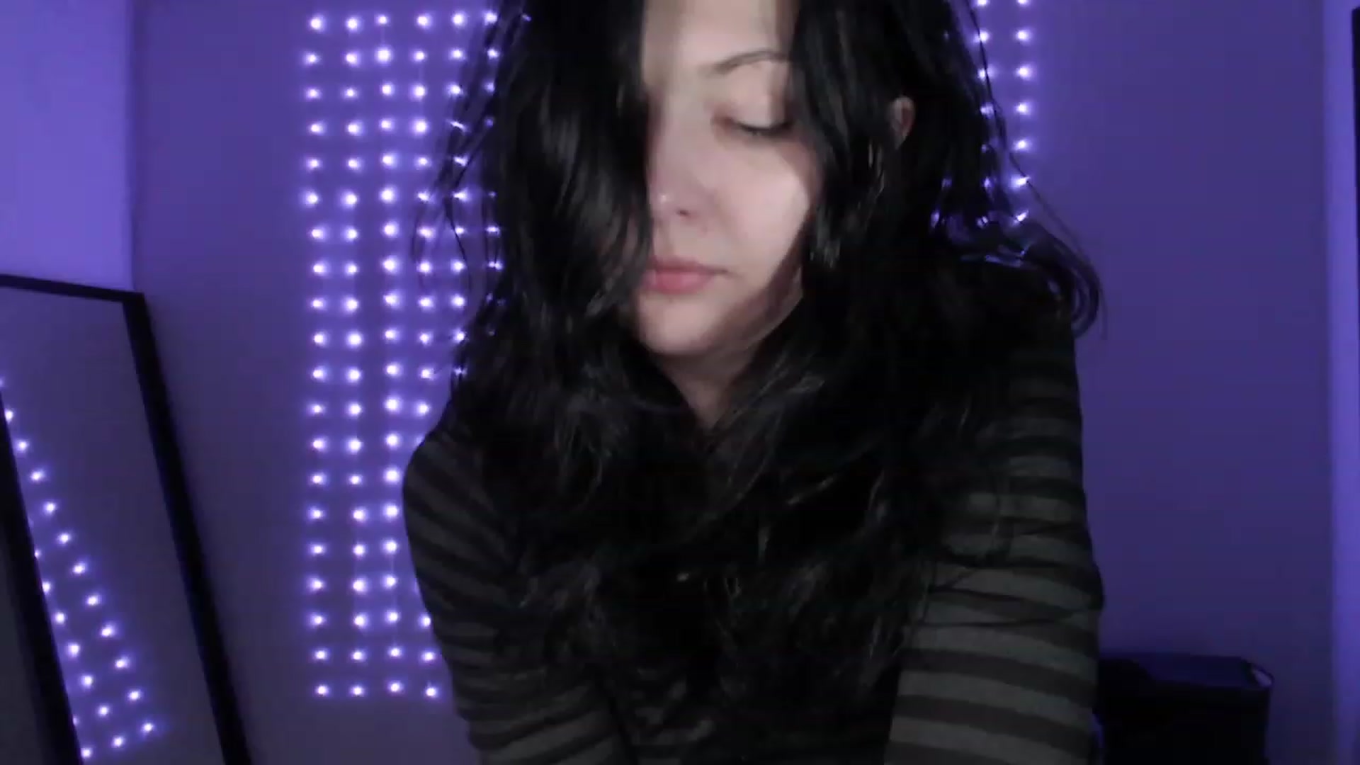 Gallery image thumbnail from RoomToAvoid's myfreecams stream on, 12/13/2023, 03:05 image 15 of 20