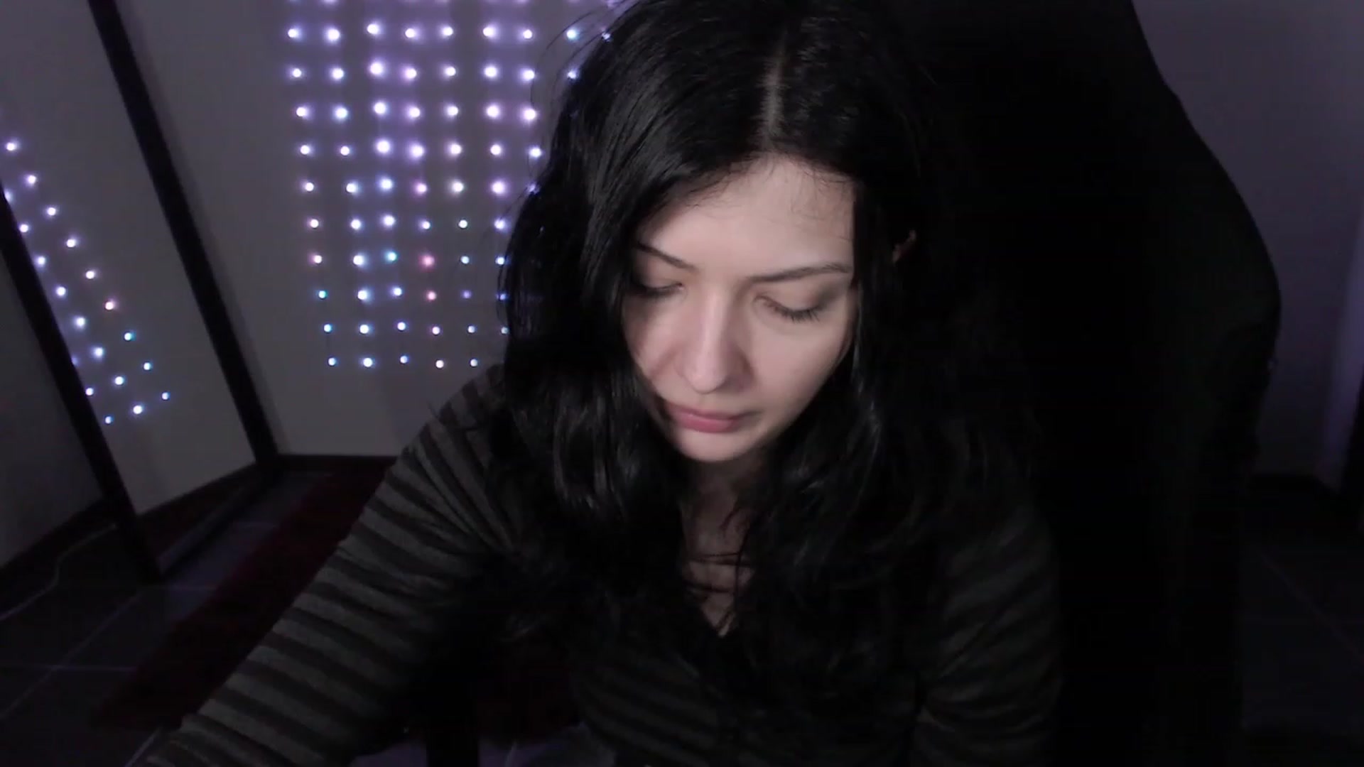 Gallery image thumbnail from RoomToAvoid's myfreecams stream on, 12/13/2023, 03:05 image 4 of 20
