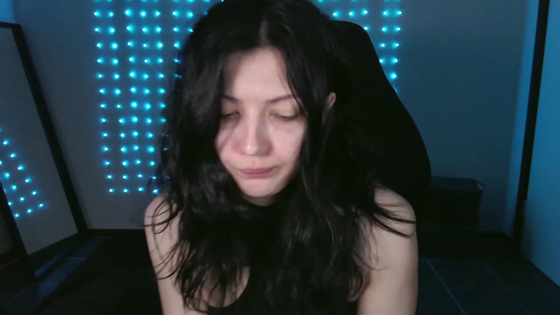 Gallery image thumbnail from RoomToAvoid's myfreecams stream on, 12/14/2023, 01:18 image 16 of 20