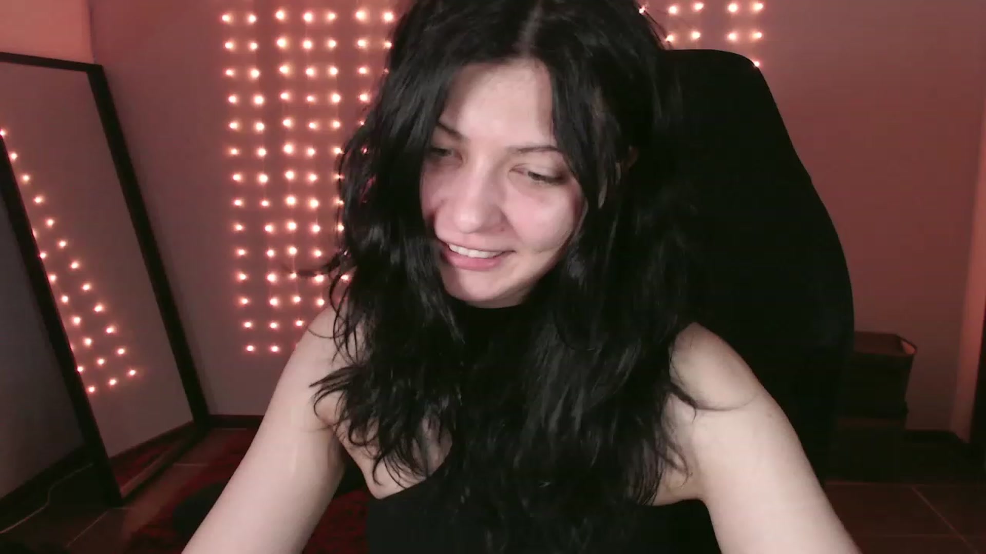 Gallery image thumbnail from RoomToAvoid's myfreecams stream on, 12/14/2023, 01:18 image 1 of 20
