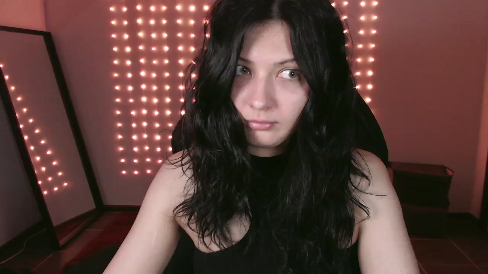 Gallery image thumbnail from RoomToAvoid's myfreecams stream on, 12/14/2023, 01:18 image 2 of 20