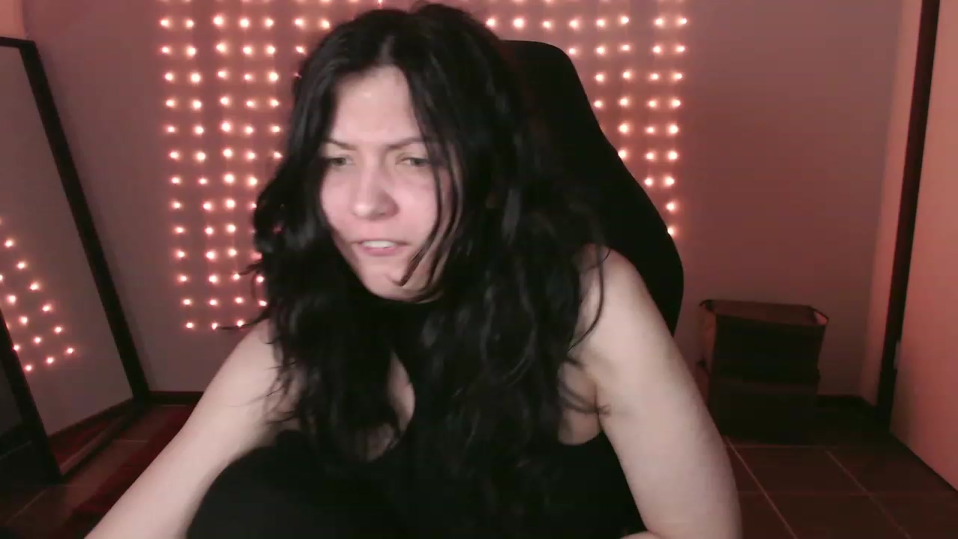 Gallery image thumbnail from RoomToAvoid's myfreecams stream on, 12/14/2023, 01:18 image 14 of 20