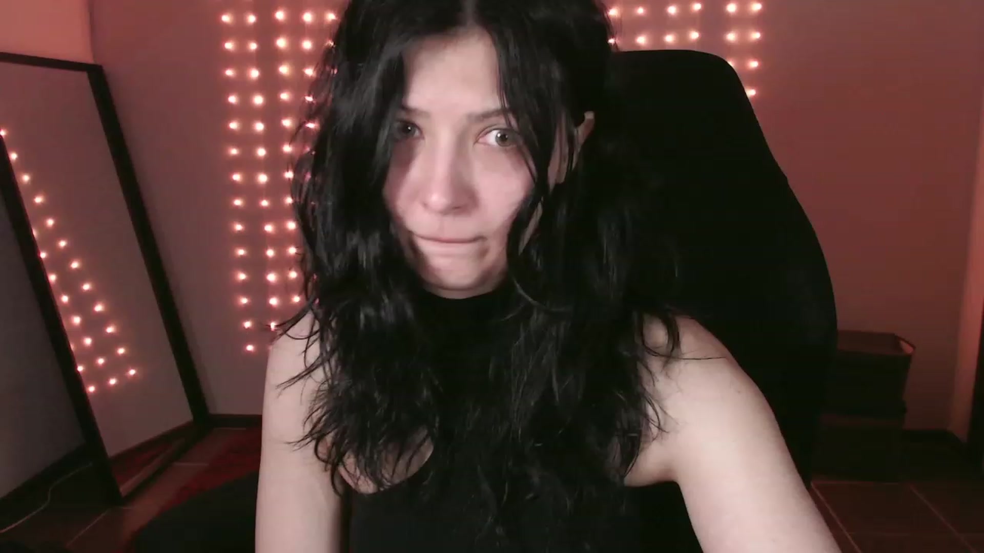 Gallery image thumbnail from RoomToAvoid's myfreecams stream on, 12/14/2023, 01:18 image 5 of 20