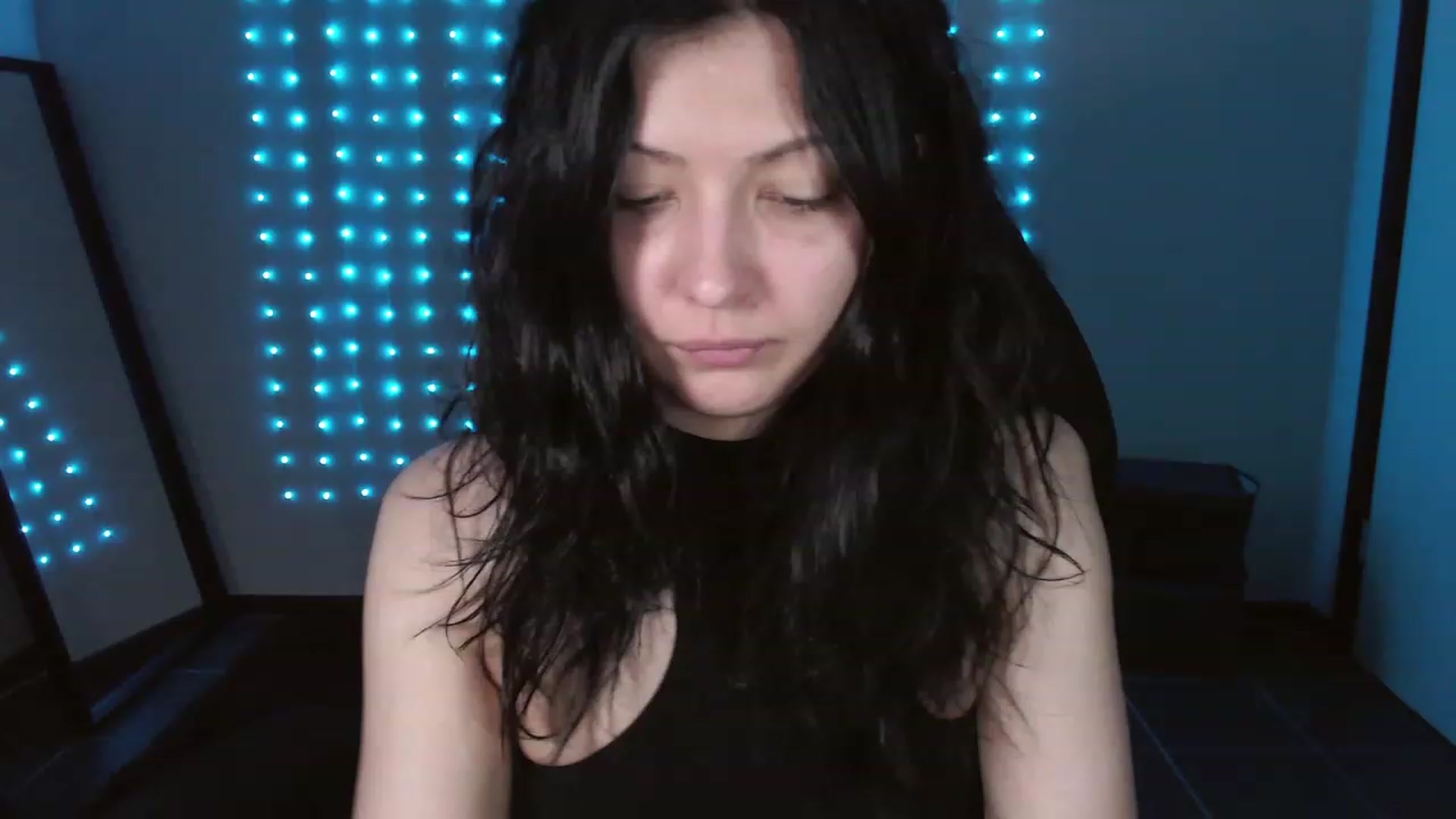 Gallery image thumbnail from RoomToAvoid's myfreecams stream on, 12/14/2023, 01:18 image 17 of 20