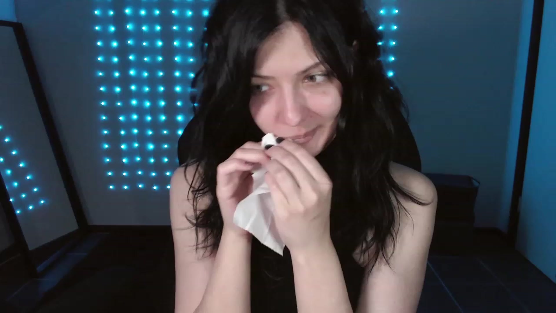Gallery image thumbnail from RoomToAvoid's myfreecams stream on, 12/14/2023, 01:18 image 18 of 20