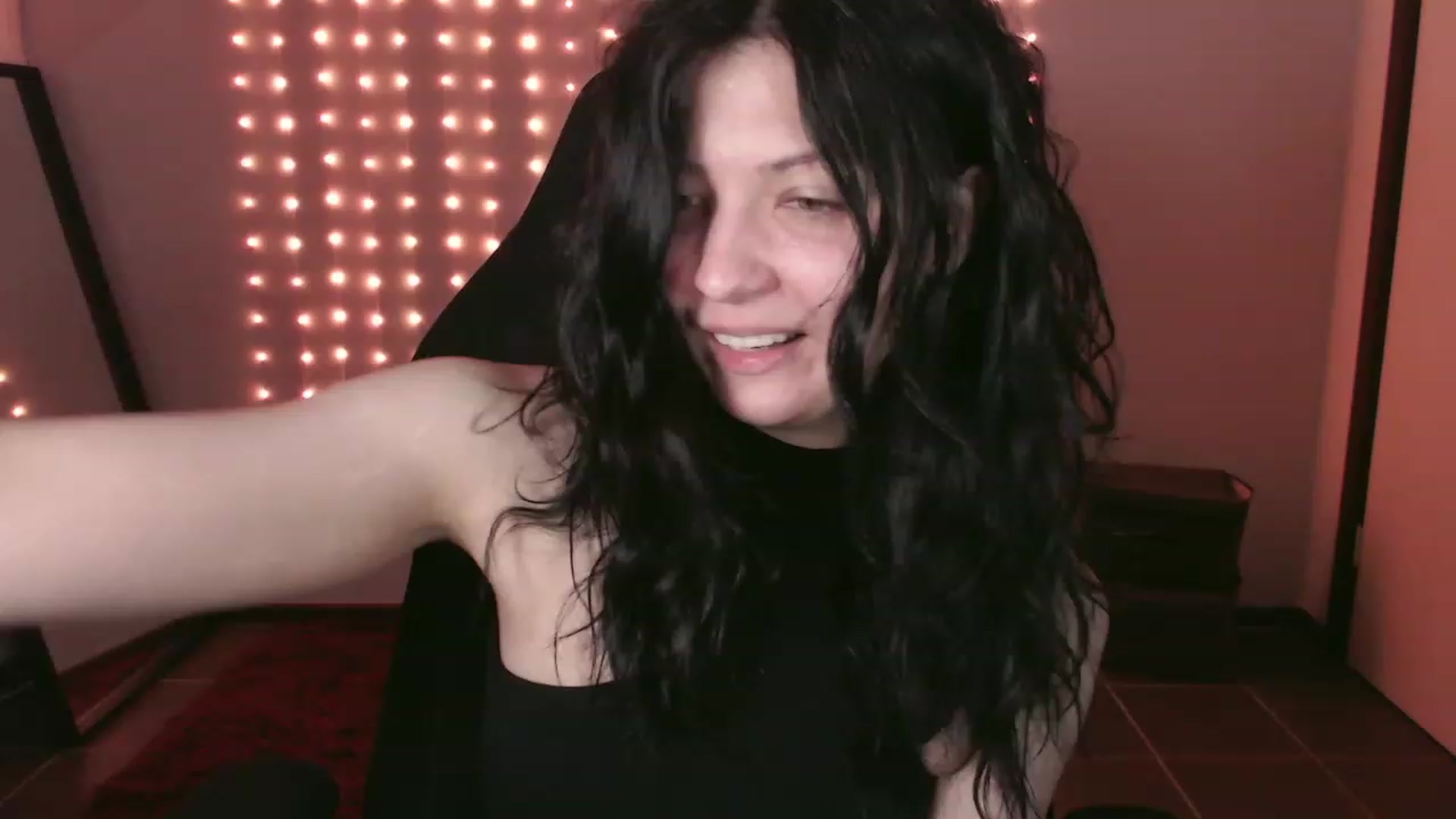 Gallery image thumbnail from RoomToAvoid's myfreecams stream on, 12/14/2023, 01:18 image 10 of 20