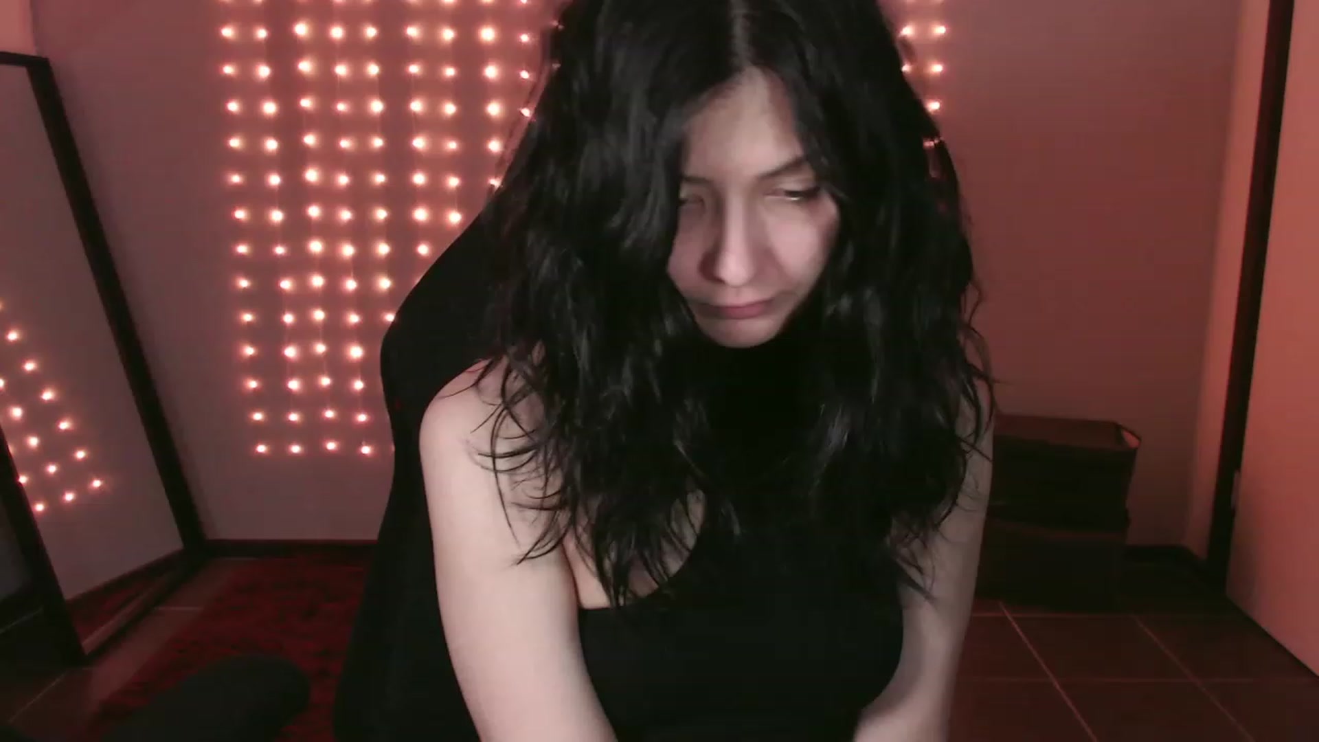 Gallery image thumbnail from RoomToAvoid's myfreecams stream on, 12/14/2023, 01:18 image 15 of 20