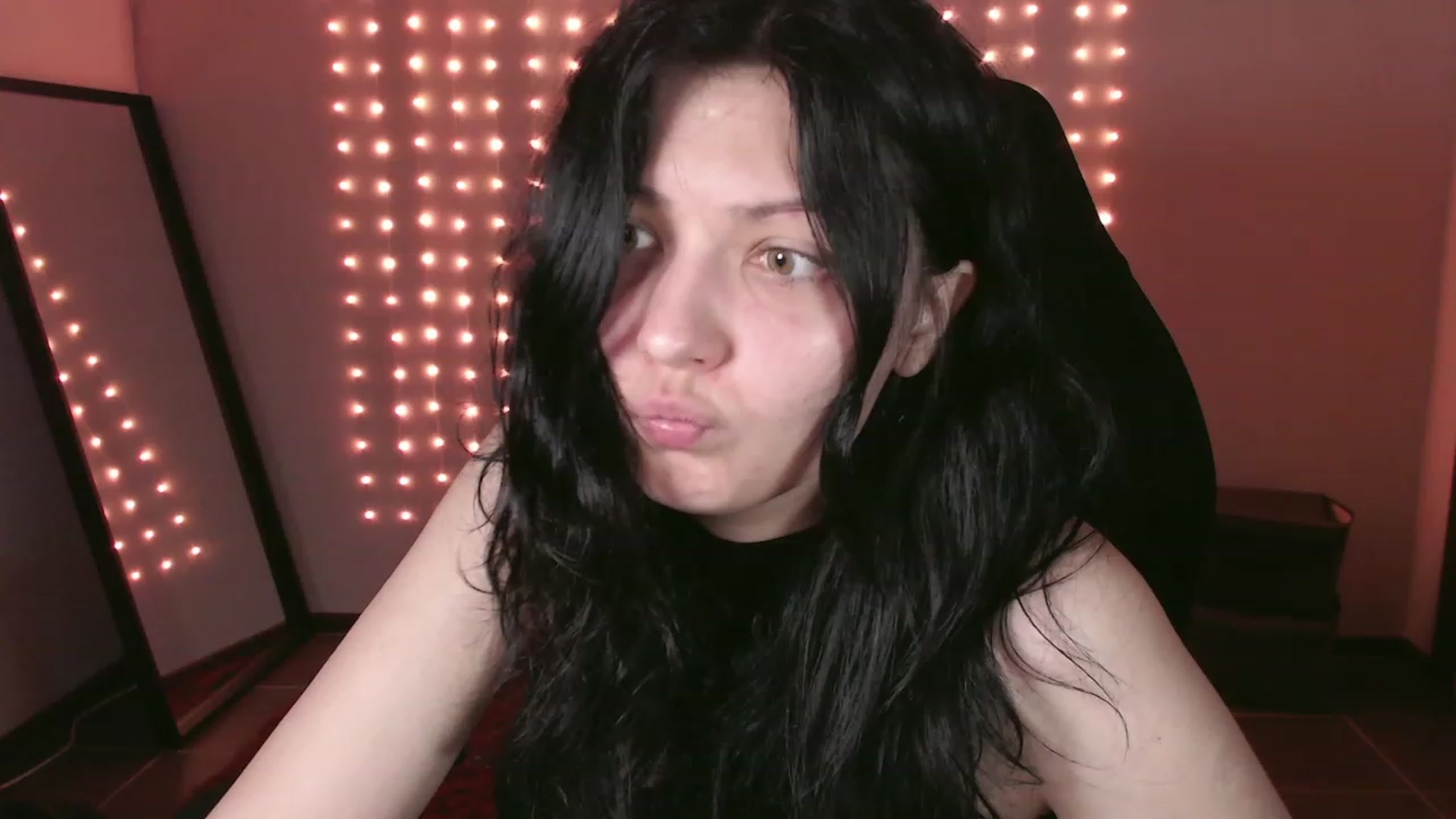 Gallery image thumbnail from RoomToAvoid's myfreecams stream on, 12/14/2023, 01:18 image 8 of 20