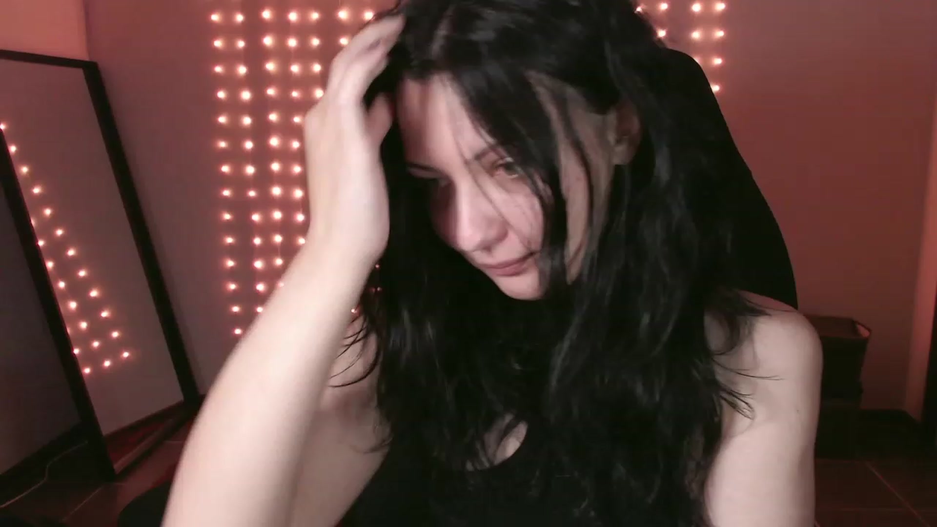Gallery image thumbnail from RoomToAvoid's myfreecams stream on, 12/14/2023, 01:18 image 3 of 20