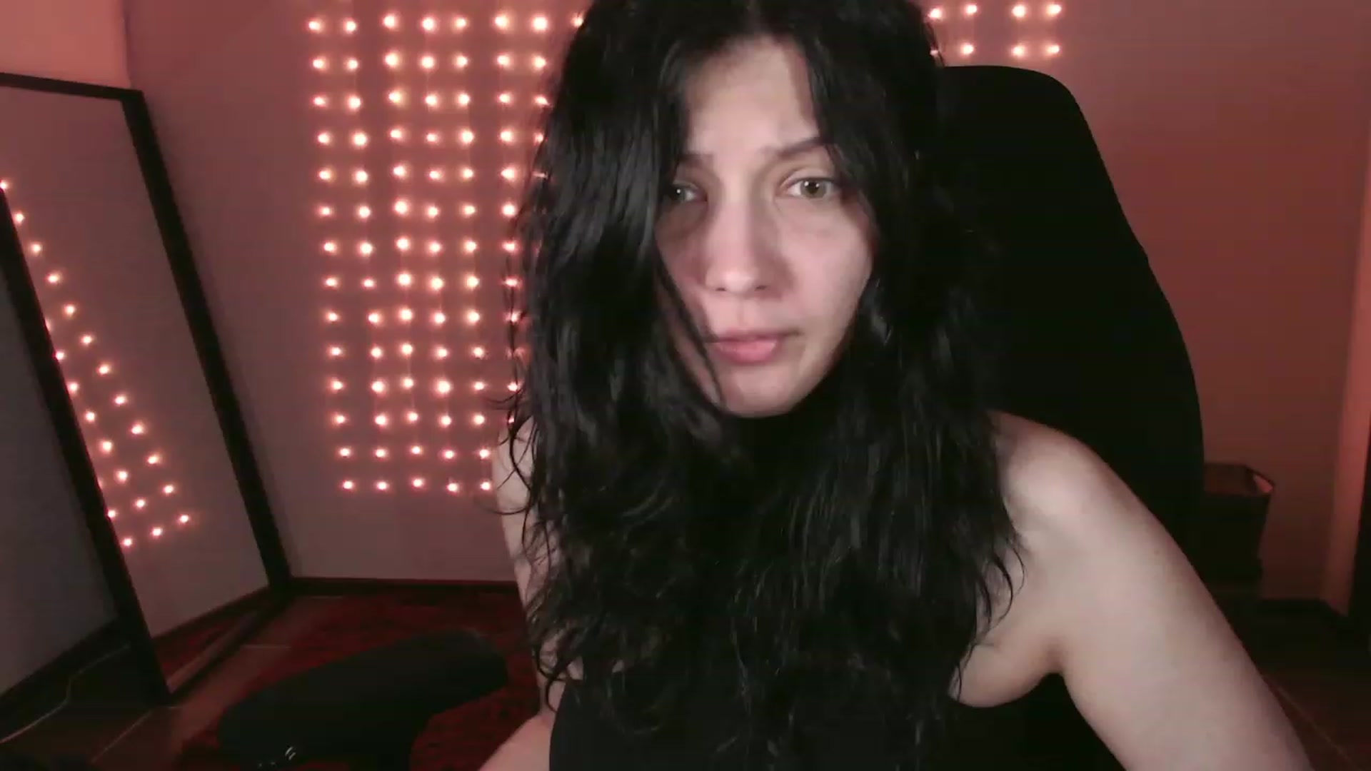 Gallery image thumbnail from RoomToAvoid's myfreecams stream on, 12/14/2023, 01:18 image 7 of 20
