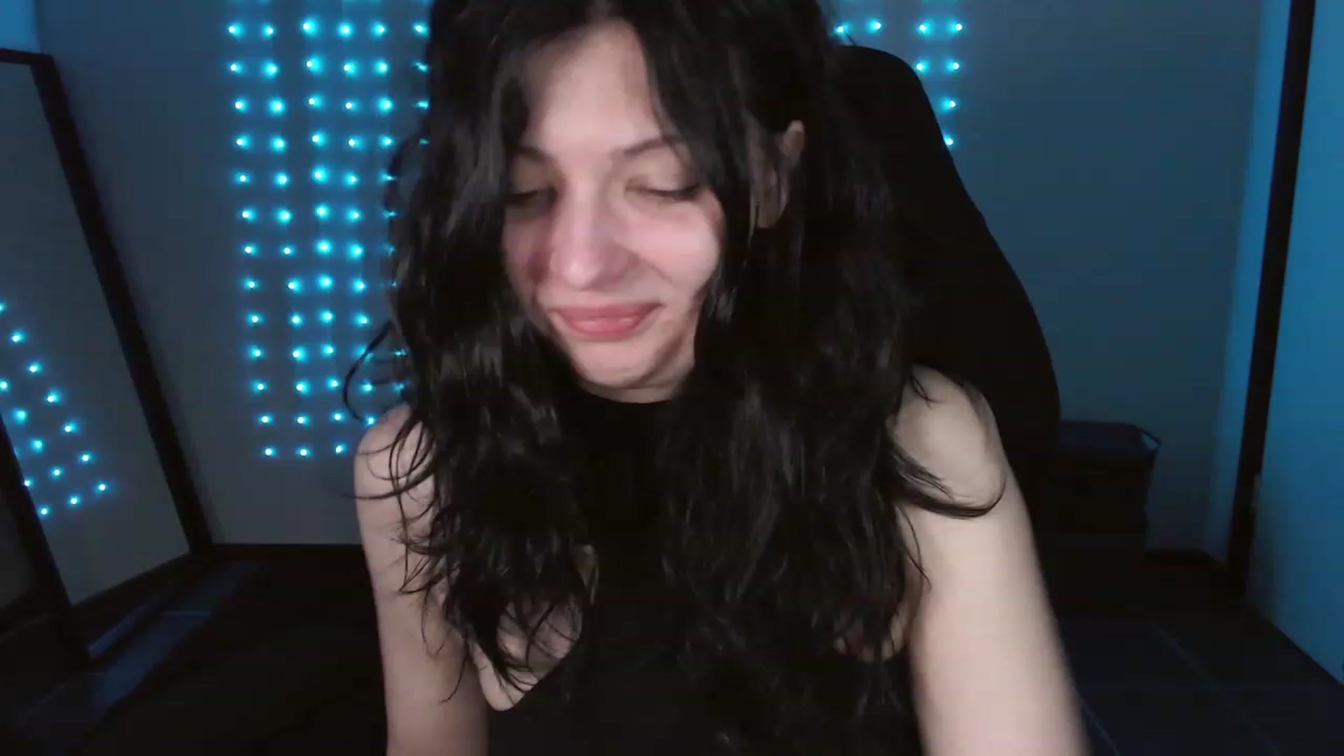 Gallery image thumbnail from RoomToAvoid's myfreecams stream on, 12/14/2023, 01:18 image 19 of 20