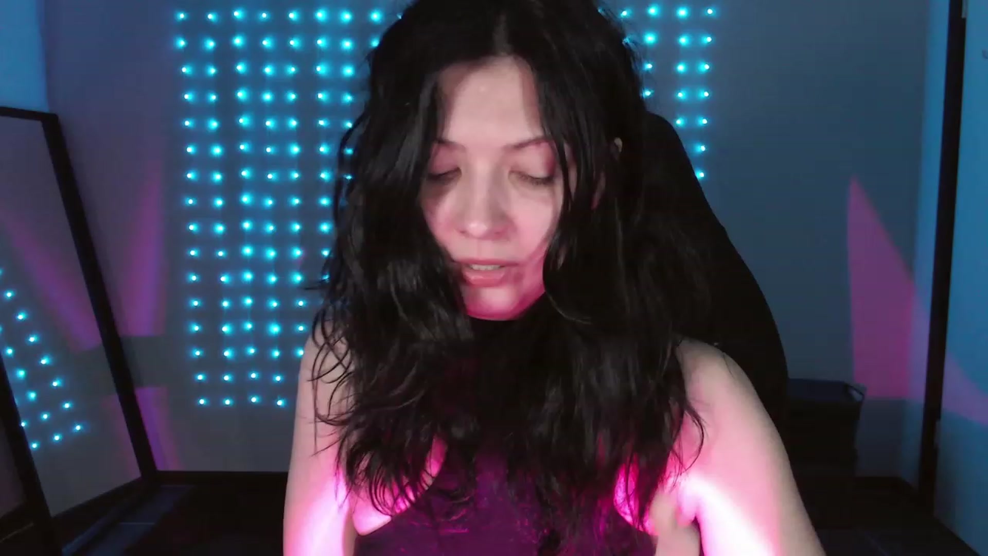 Gallery image thumbnail from RoomToAvoid's myfreecams stream on, 12/14/2023, 01:18 image 20 of 20