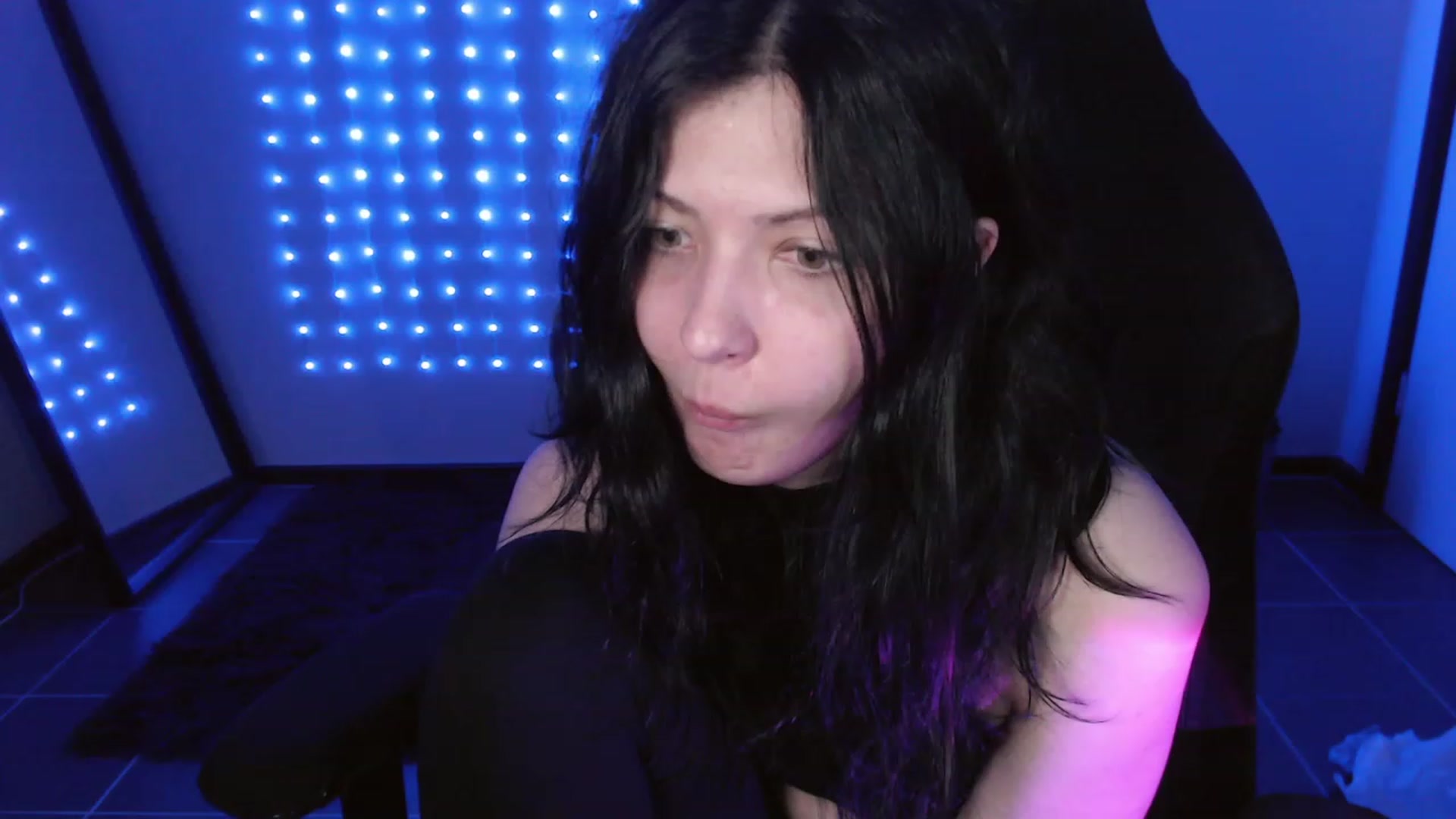 Gallery image thumbnail from RoomToAvoid's myfreecams stream on, 12/14/2023, 04:19 image 9 of 20
