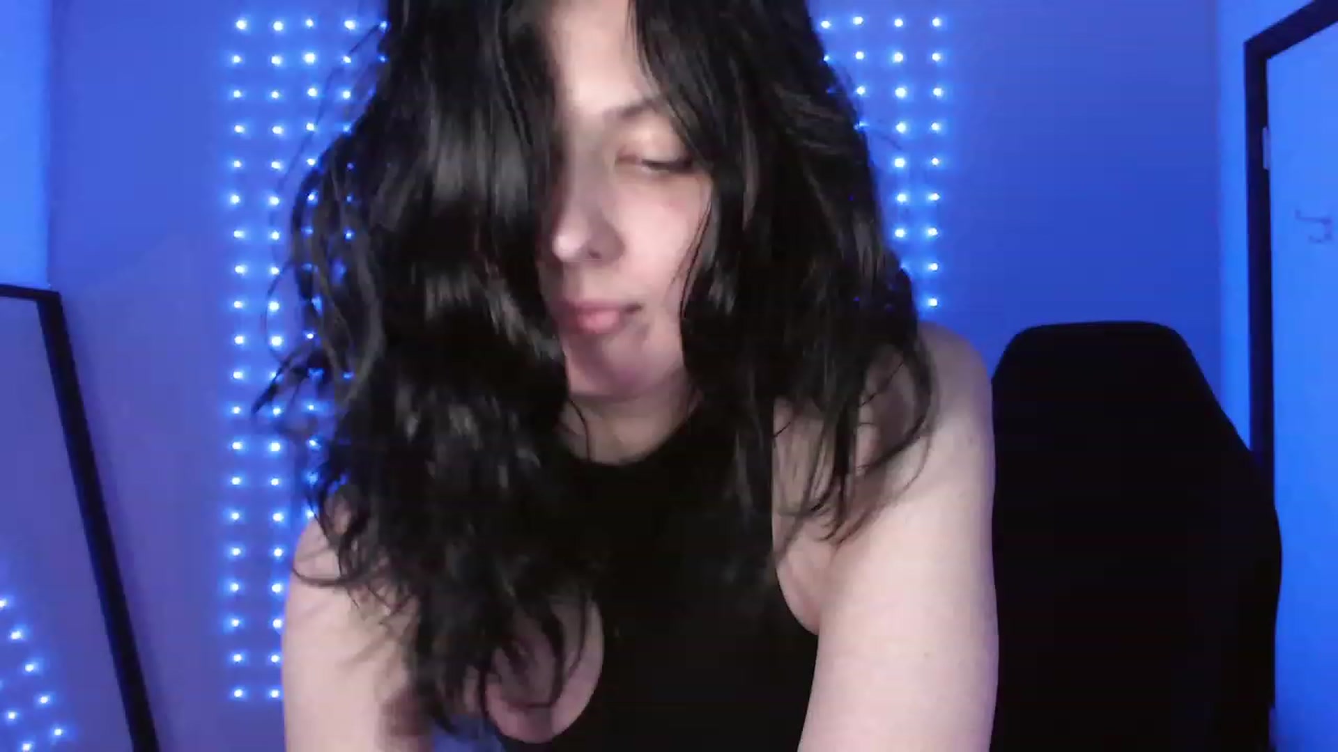 Gallery image thumbnail from RoomToAvoid's myfreecams stream on, 12/14/2023, 04:19 image 19 of 20