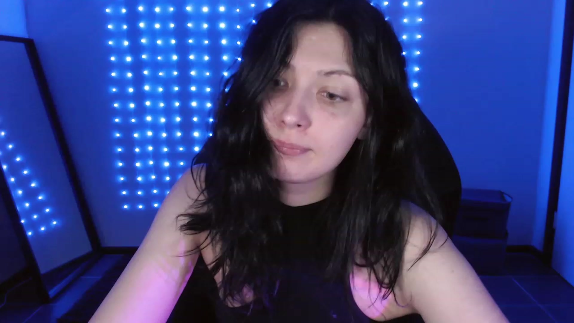Gallery image thumbnail from RoomToAvoid's myfreecams stream on, 12/14/2023, 04:19 image 6 of 20