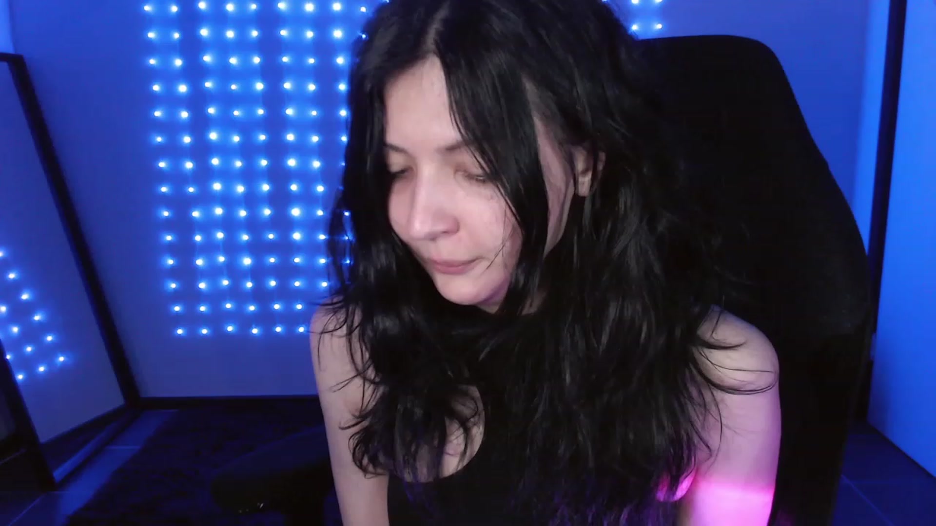 Gallery image thumbnail from RoomToAvoid's myfreecams stream on, 12/14/2023, 04:19 image 18 of 20