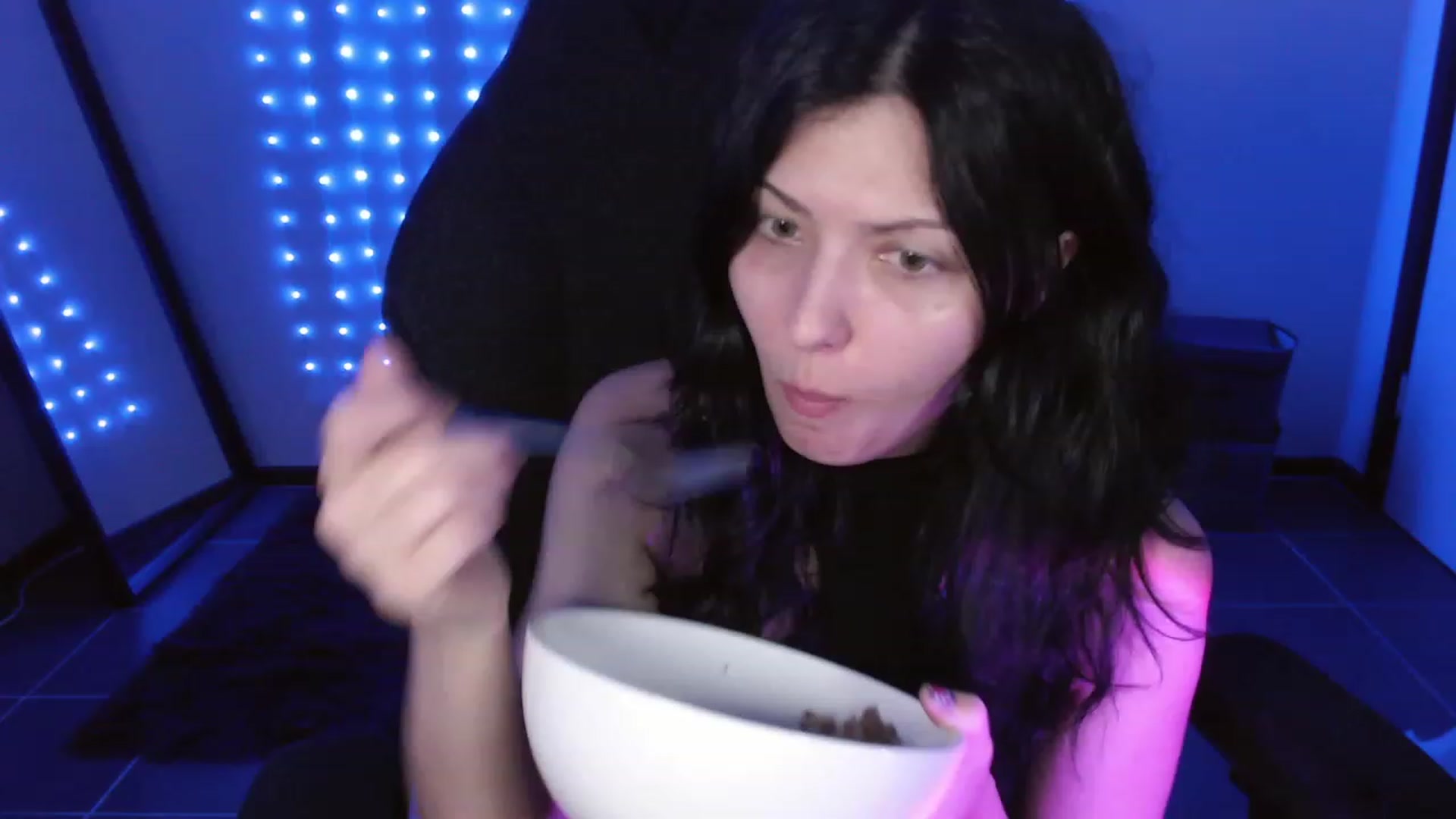 Gallery image thumbnail from RoomToAvoid's myfreecams stream on, 12/14/2023, 04:19 image 10 of 20
