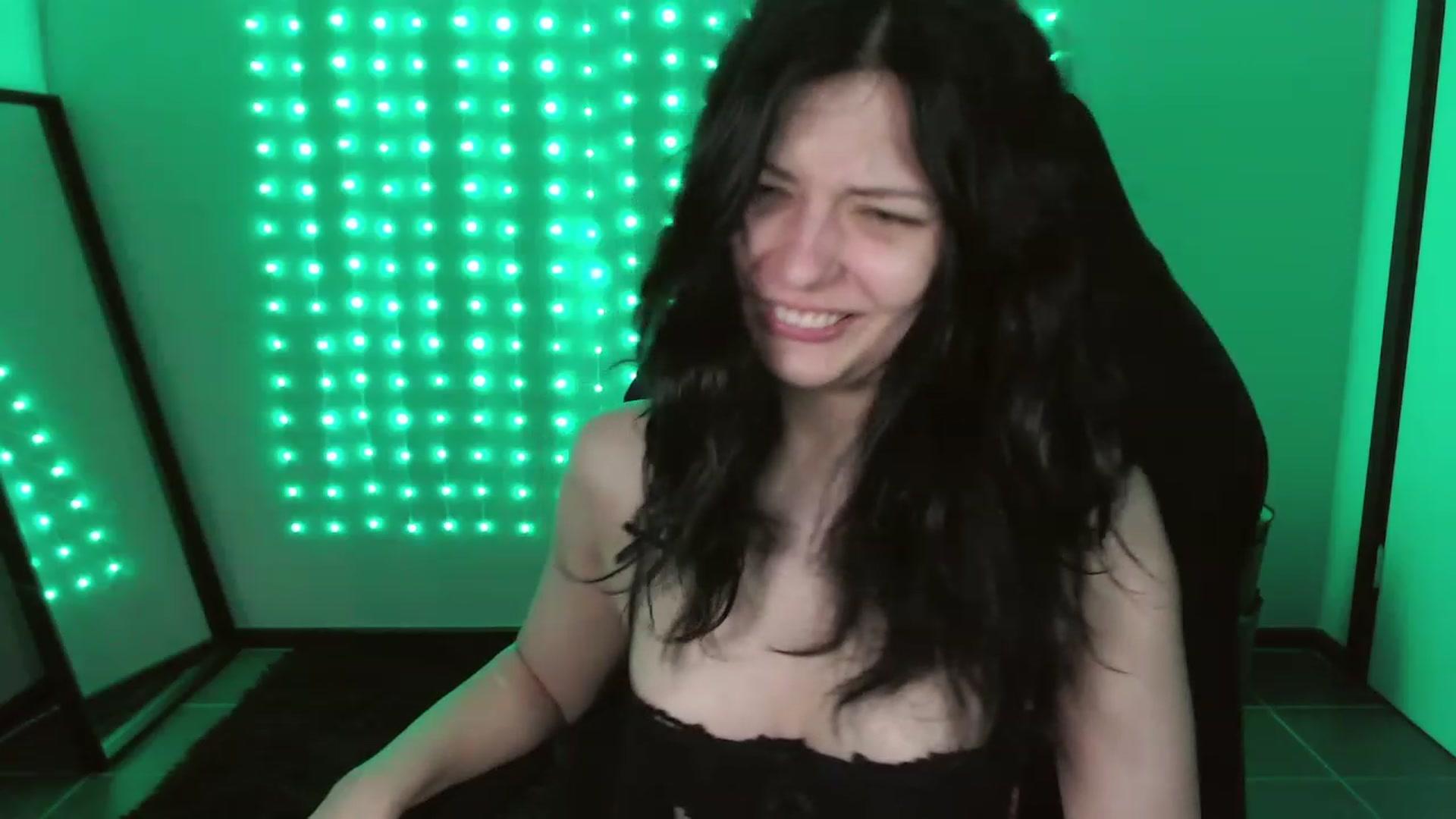 Gallery image thumbnail from RoomToAvoid's myfreecams stream on, 12/14/2023, 06:07 image 9 of 20