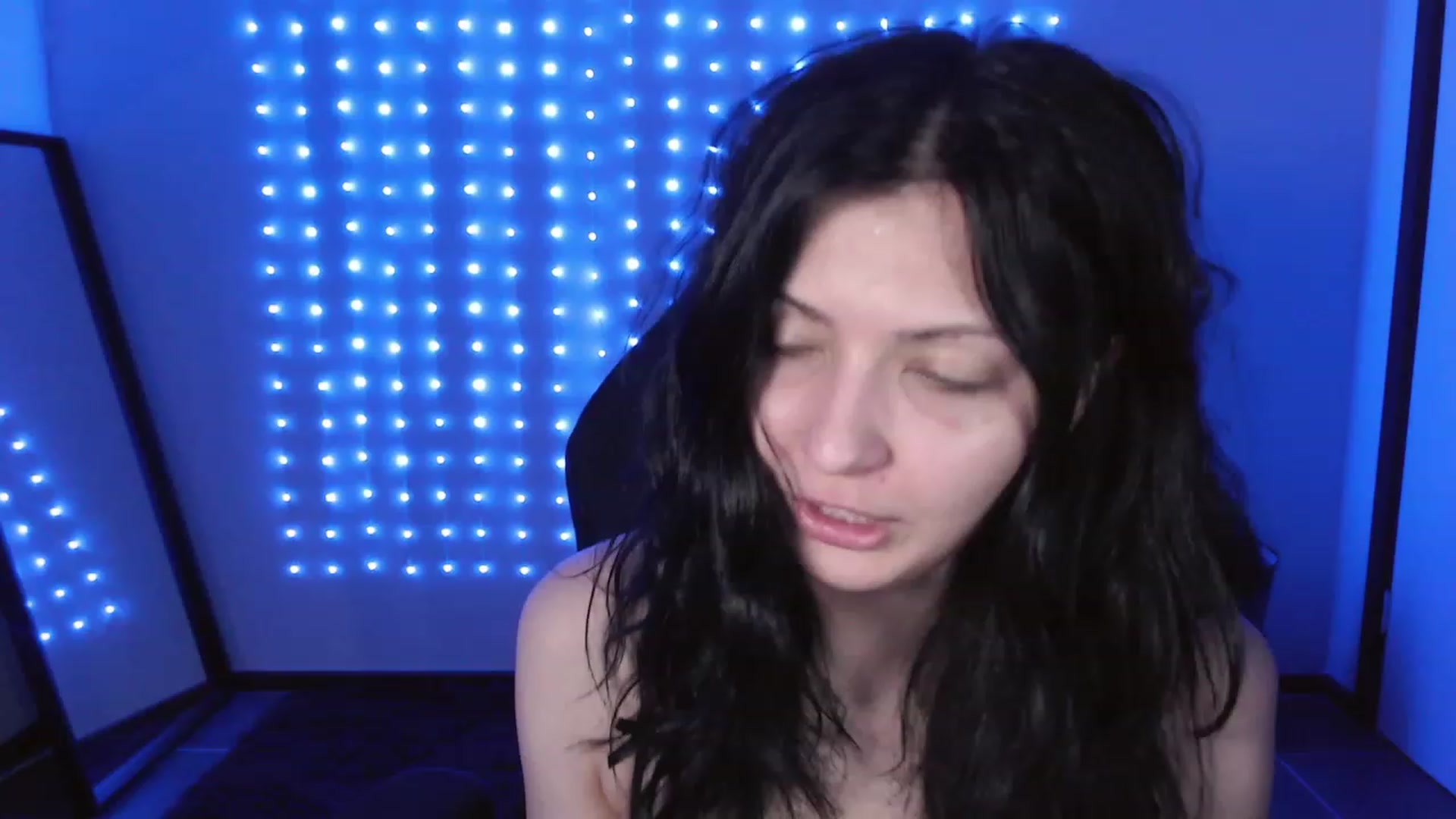 Gallery image thumbnail from RoomToAvoid's myfreecams stream on, 12/14/2023, 06:07 image 4 of 20