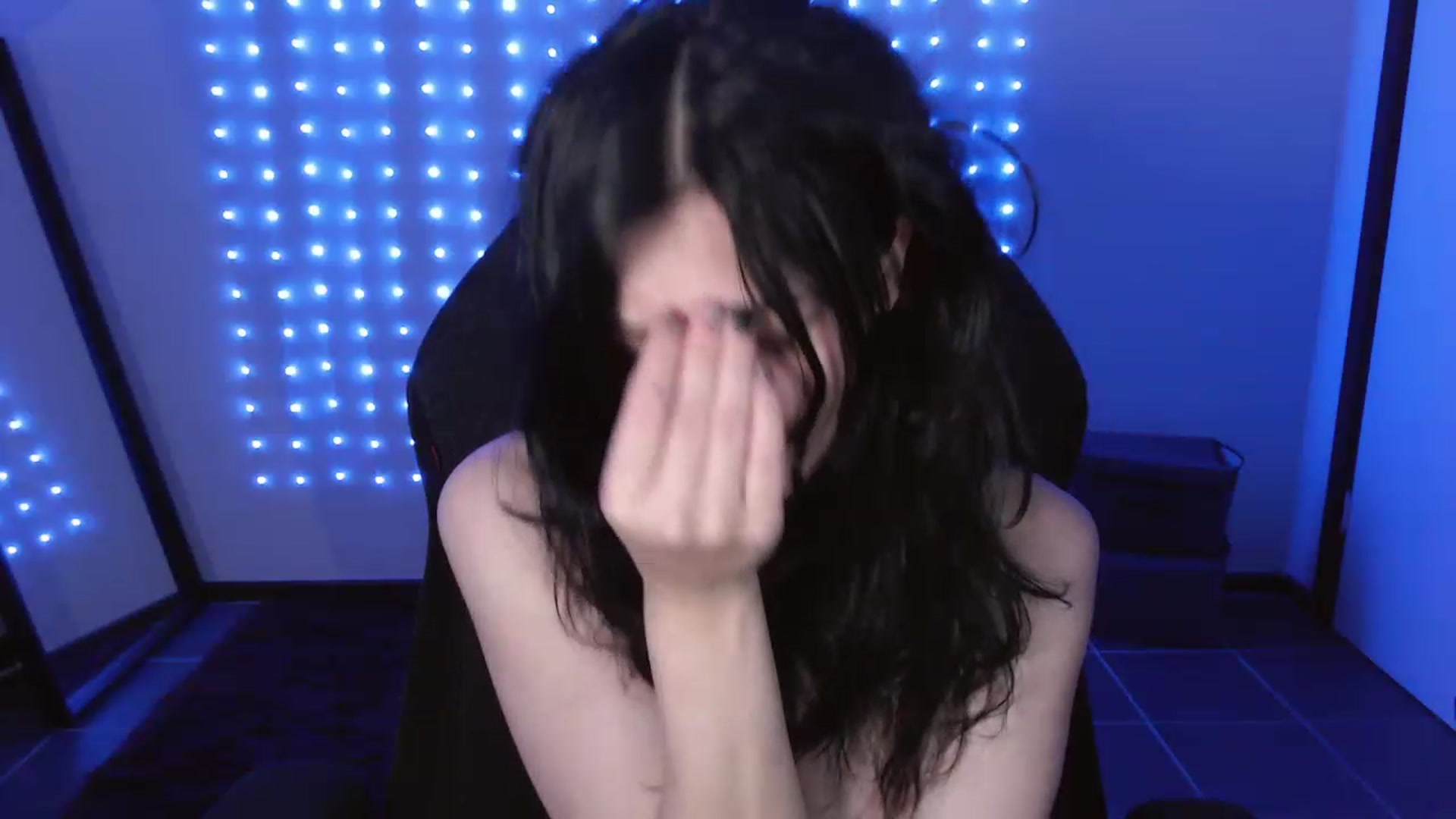 Gallery image thumbnail from RoomToAvoid's myfreecams stream on, 12/14/2023, 06:07 image 14 of 20