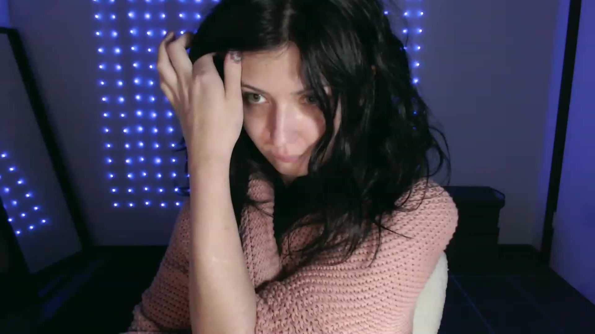 Gallery image thumbnail from RoomToAvoid's myfreecams stream on, 12/14/2023, 07:34 image 20 of 20