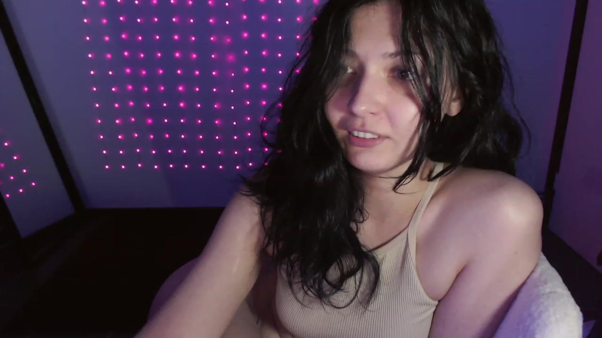 Gallery image thumbnail from RoomToAvoid's myfreecams stream on, 12/14/2023, 07:34 image 11 of 20
