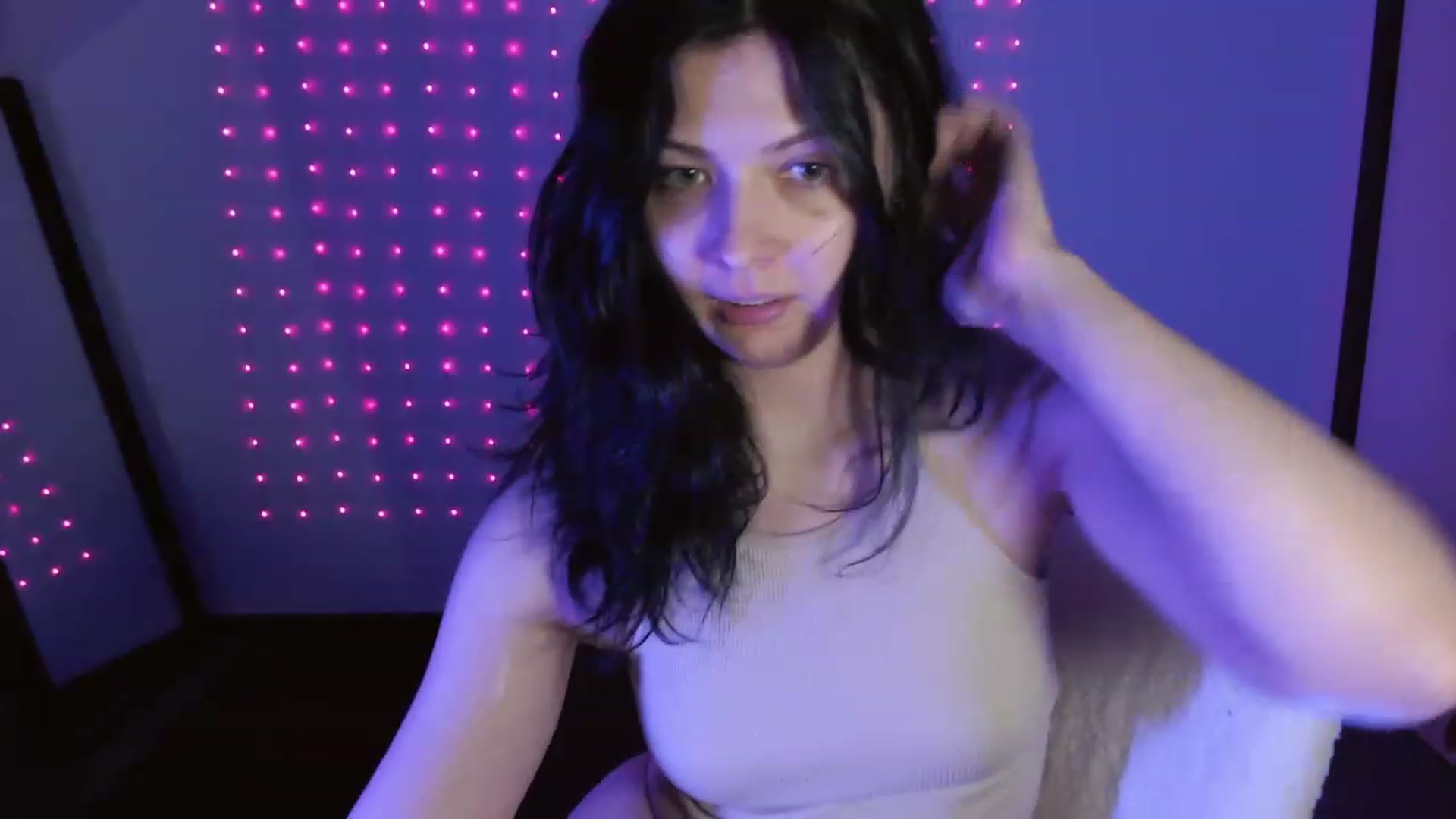 Gallery image thumbnail from RoomToAvoid's myfreecams stream on, 12/14/2023, 07:34 image 7 of 20