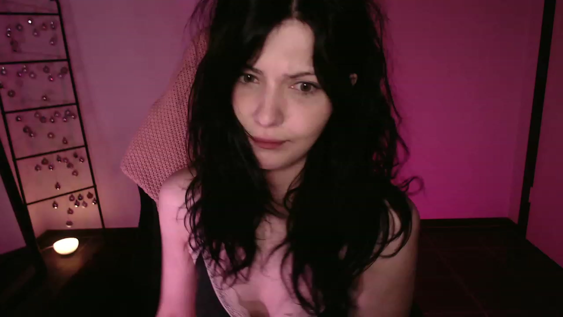 Gallery image thumbnail from RoomToAvoid's myfreecams stream on, 12/21/2023, 24:01 image 1 of 20