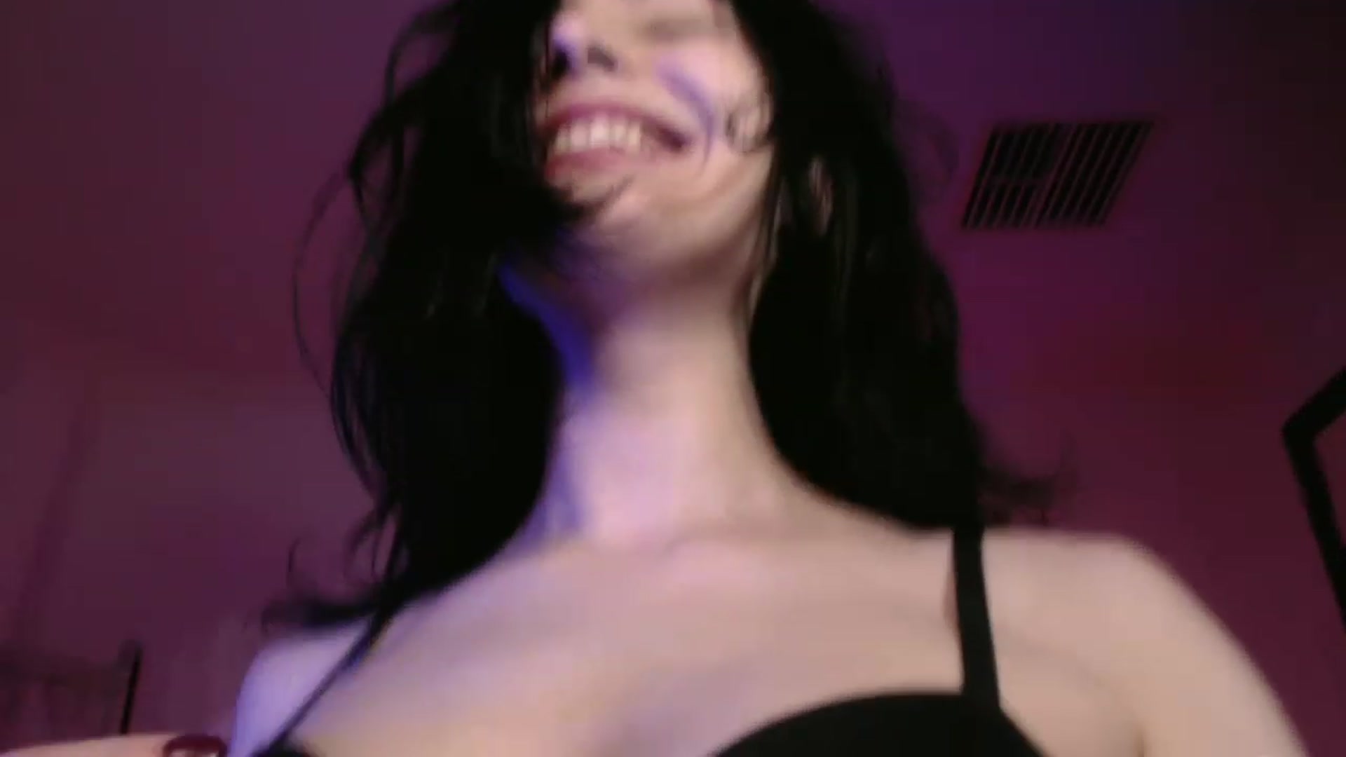 Gallery image thumbnail from RoomToAvoid's myfreecams stream on, 12/21/2023, 24:01 image 13 of 20