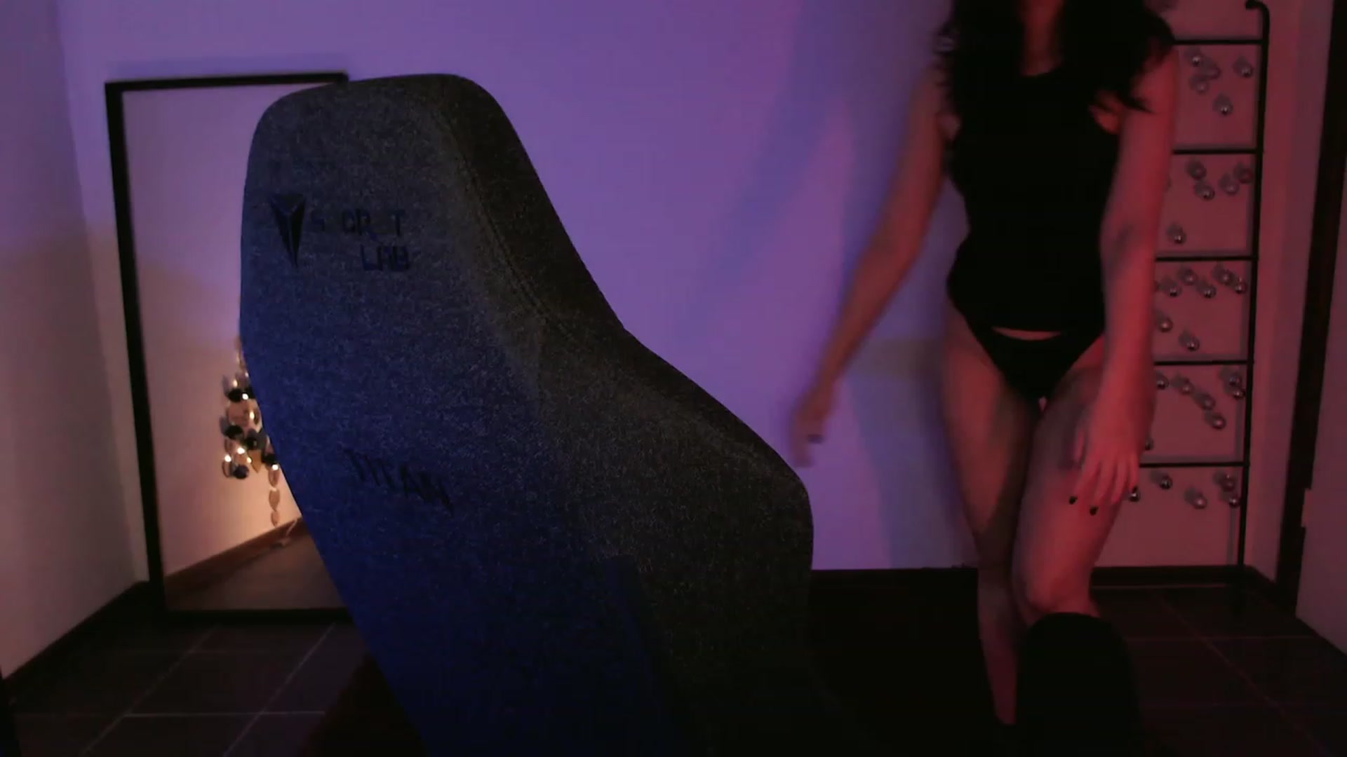 Gallery image thumbnail from RoomToAvoid's myfreecams stream on, 12/21/2023, 23:55 image 20 of 20
