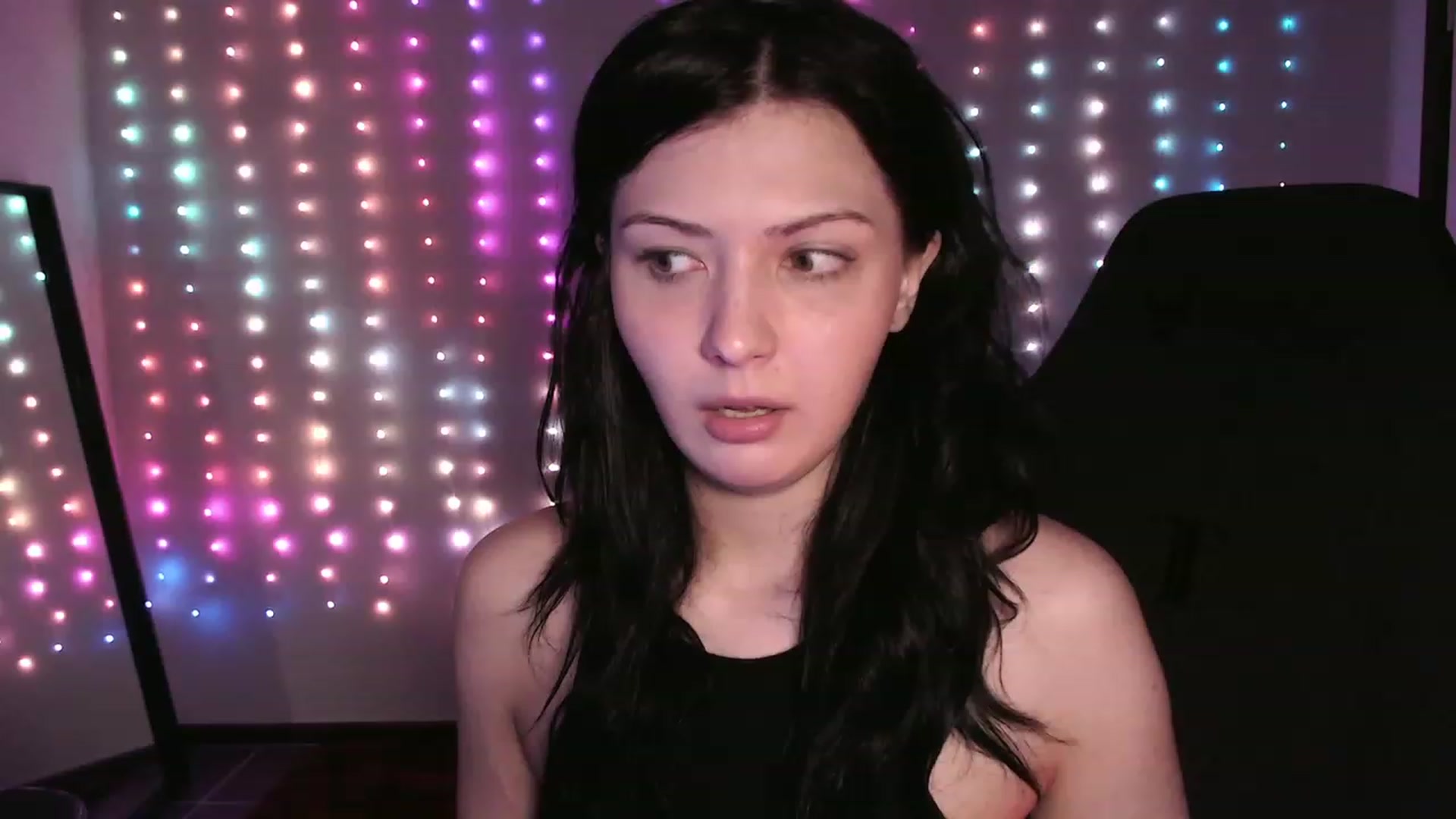 Gallery image thumbnail from RoomToAvoid's myfreecams stream on, 12/21/2023, 23:55 image 4 of 20