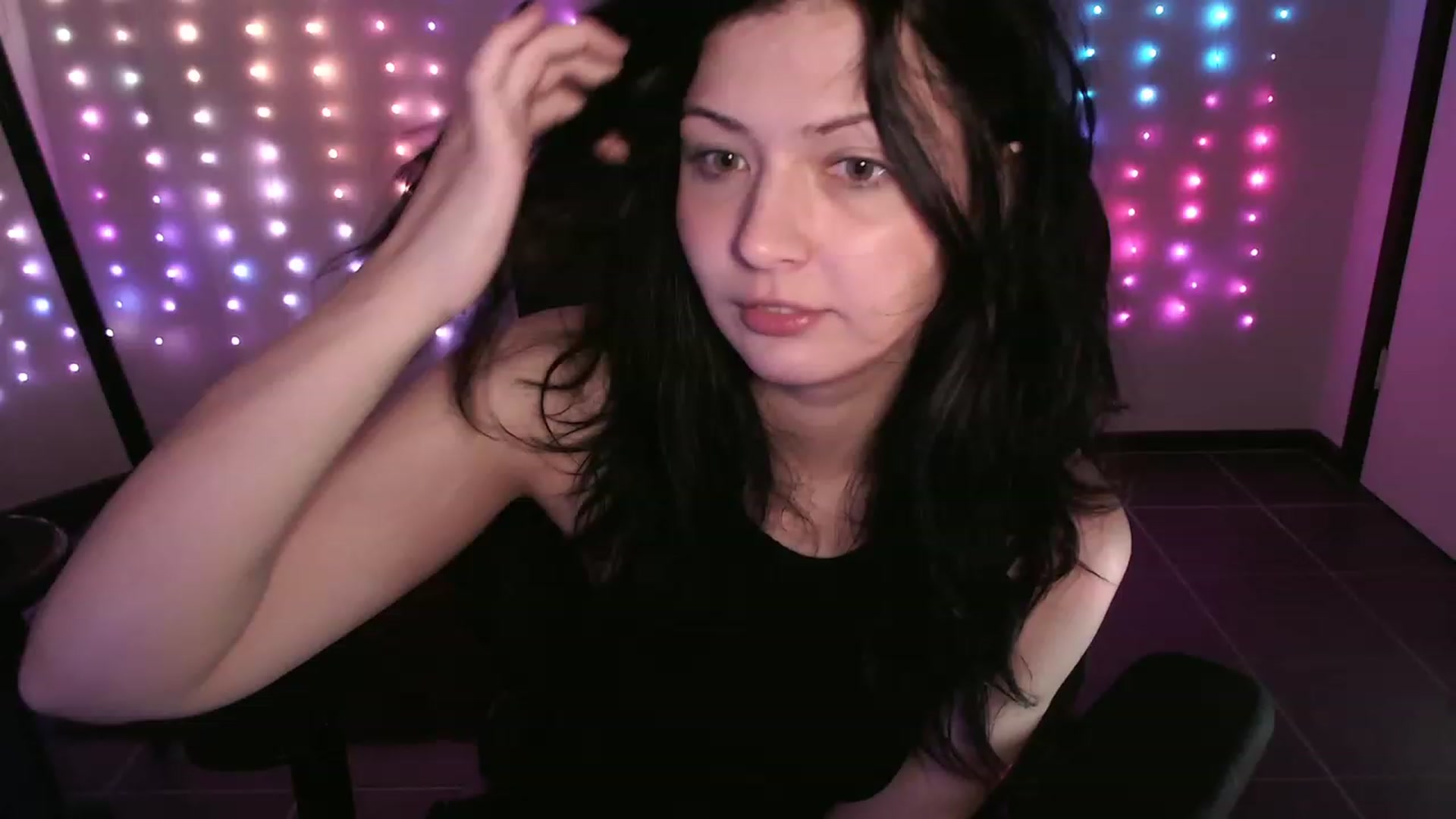 Gallery image thumbnail from RoomToAvoid's myfreecams stream on, 12/21/2023, 23:55 image 7 of 20