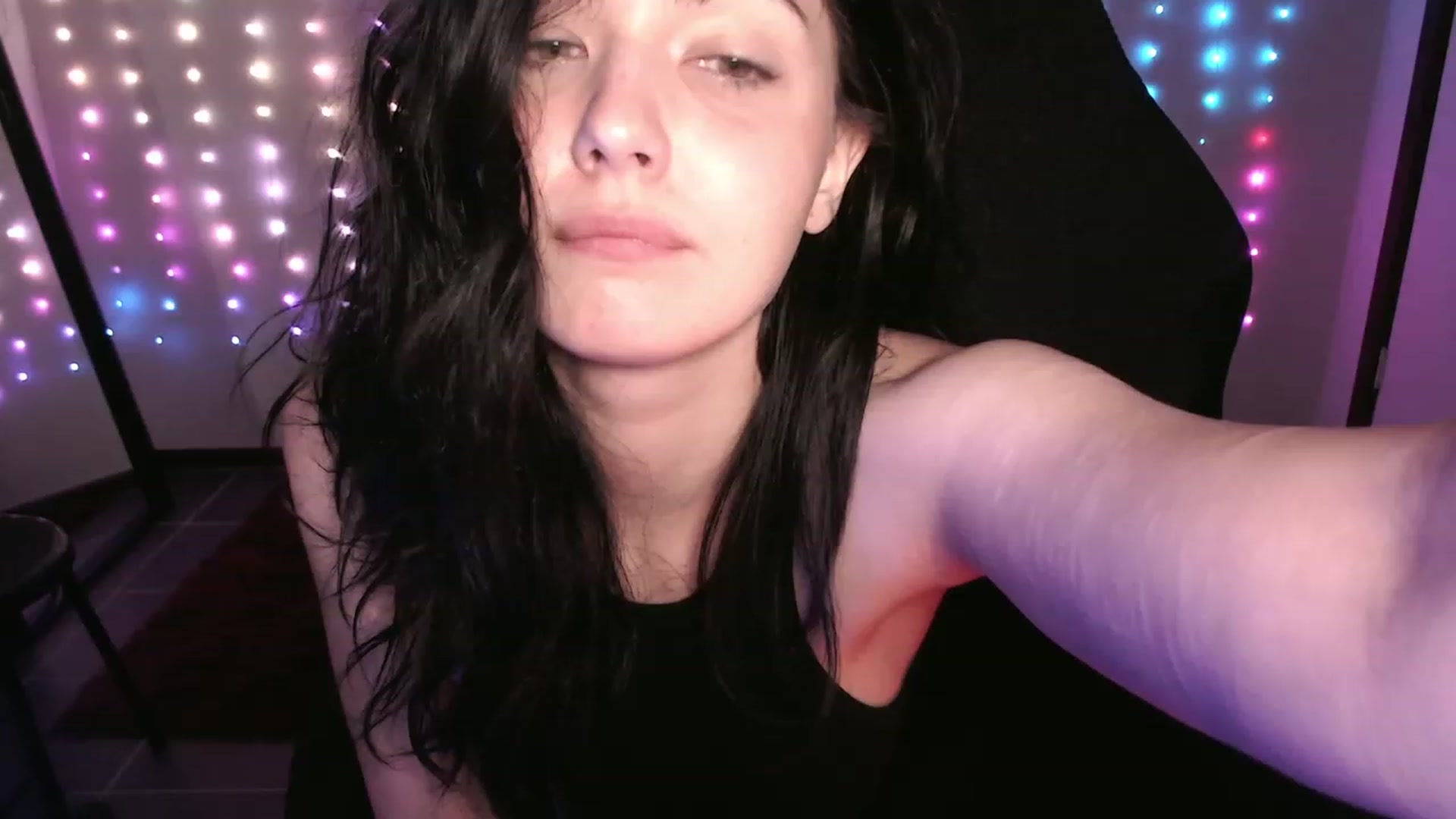 Gallery image thumbnail from RoomToAvoid's myfreecams stream on, 12/21/2023, 23:55 image 6 of 20