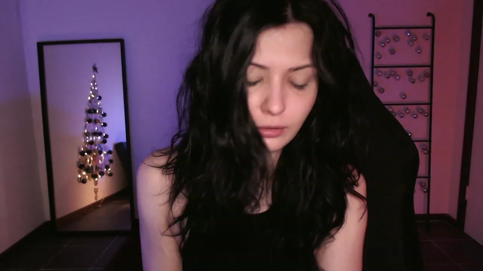 Gallery image thumbnail from RoomToAvoid's myfreecams stream on, 12/21/2023, 23:55 image 19 of 20