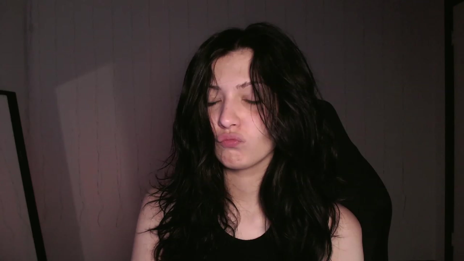 Gallery image thumbnail from RoomToAvoid's myfreecams stream on, 12/21/2023, 23:55 image 13 of 20